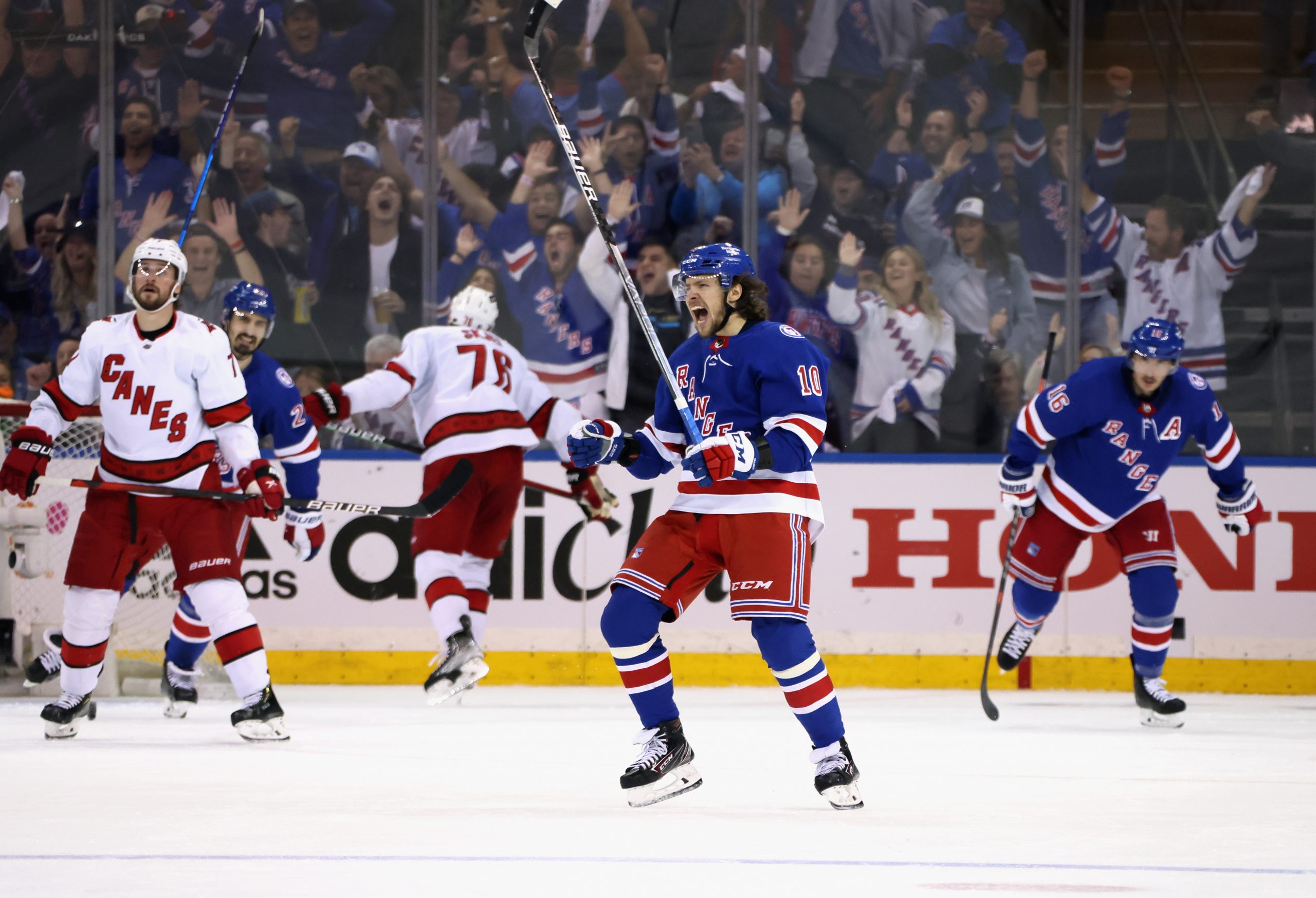 Artemi Panarin photo 3