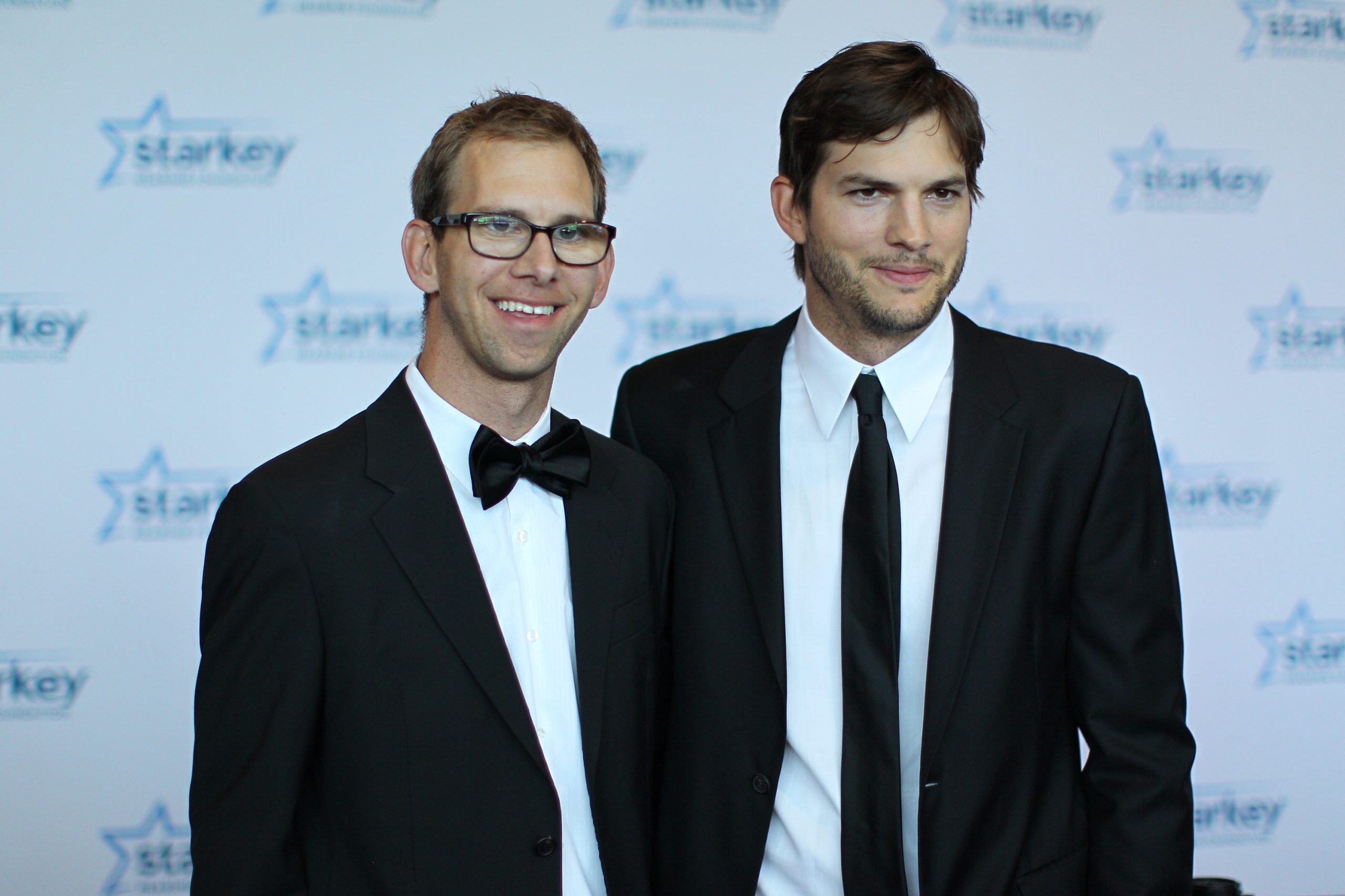 Ashton Kutcher photo 3