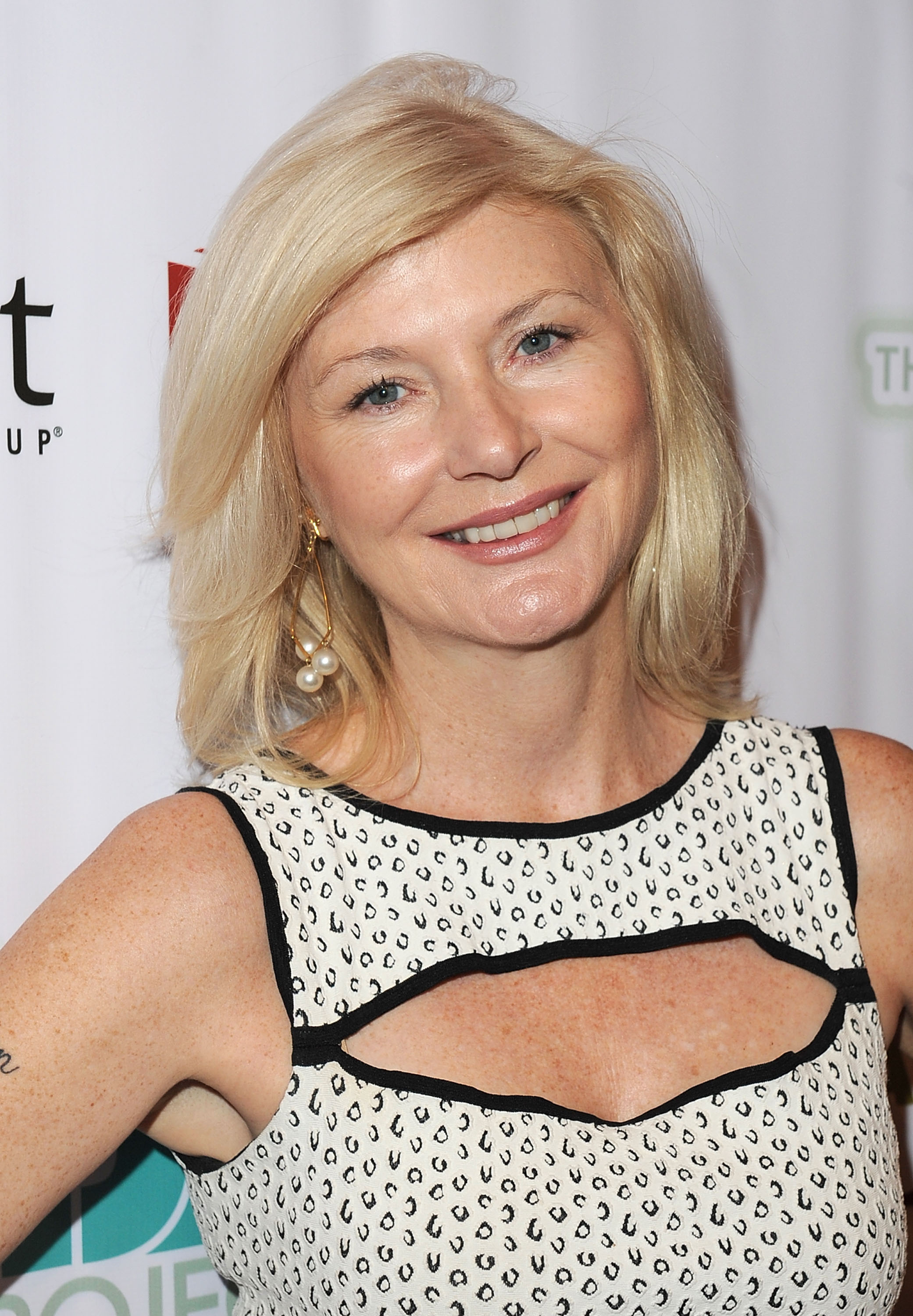 Beth Broderick photo 2