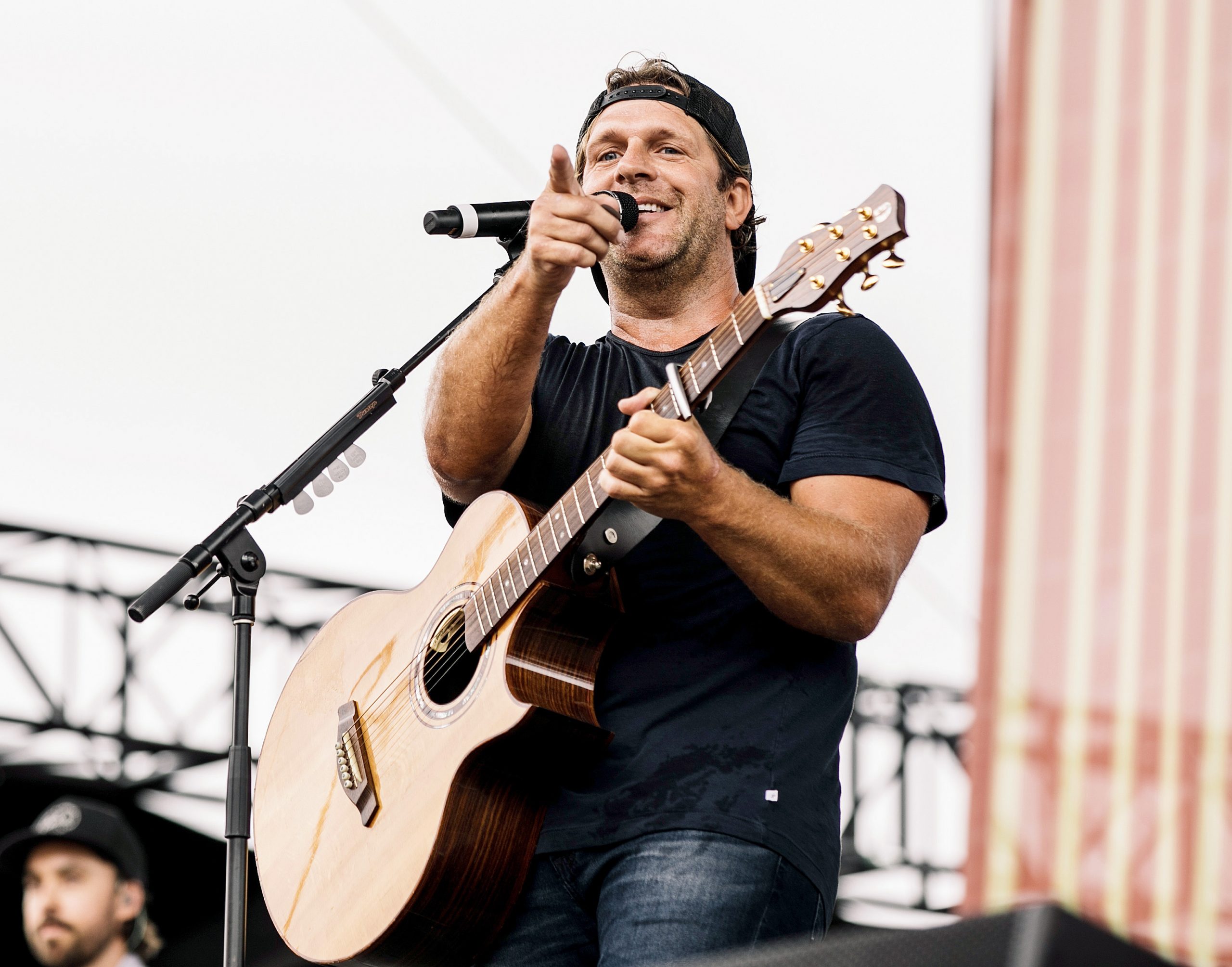 Billy Currington photo 2