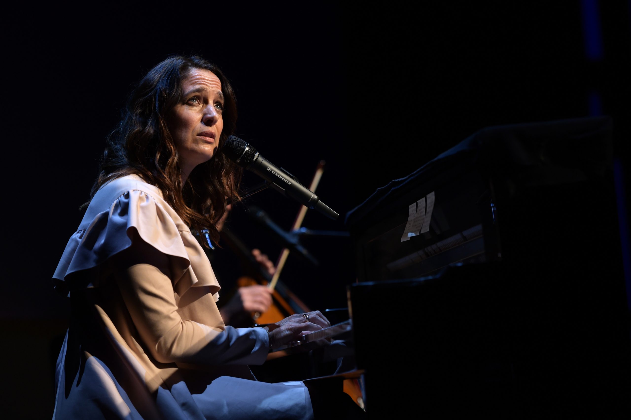 Chantal Kreviazuk photo 2