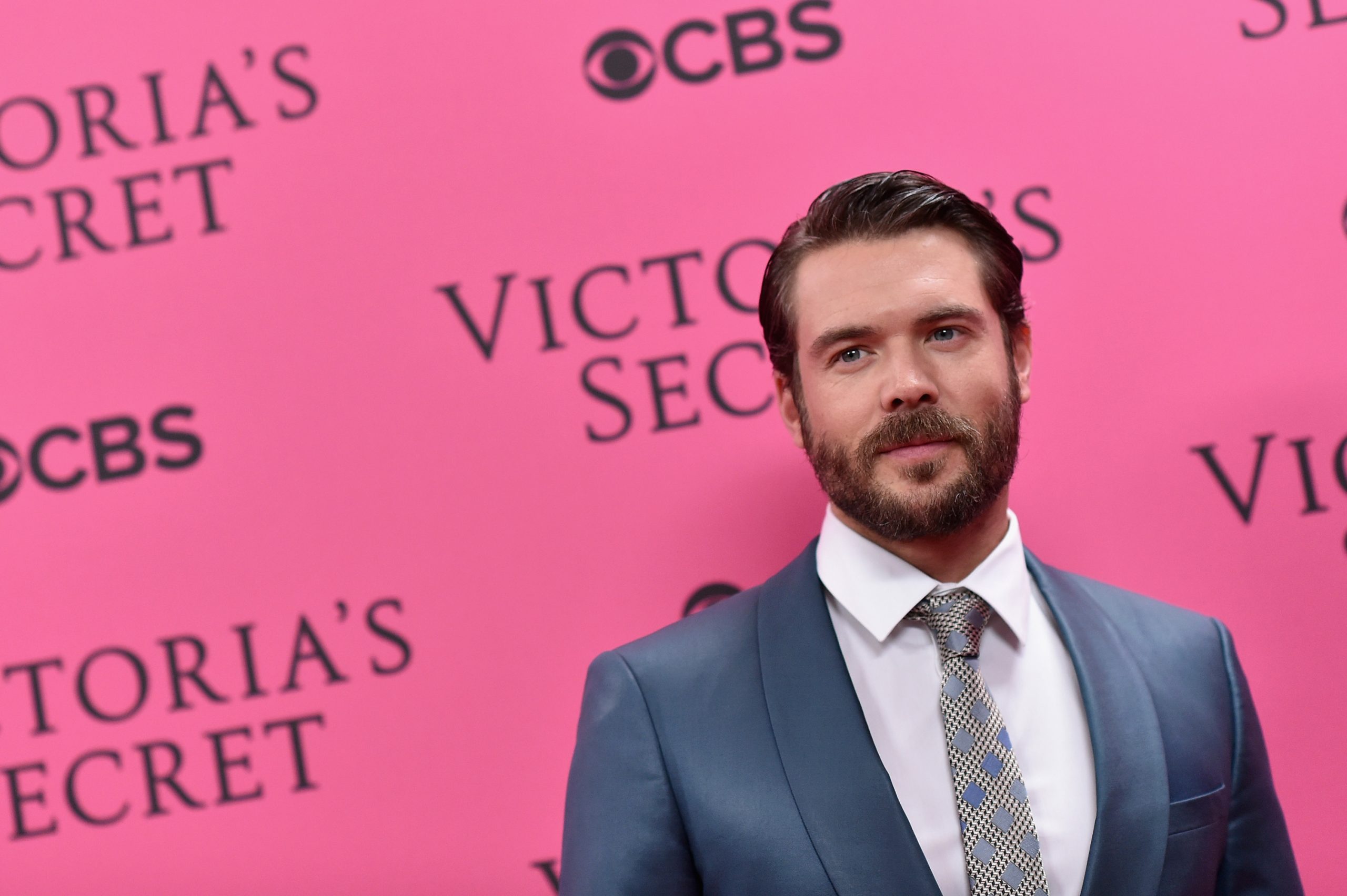 Charlie Weber photo 3