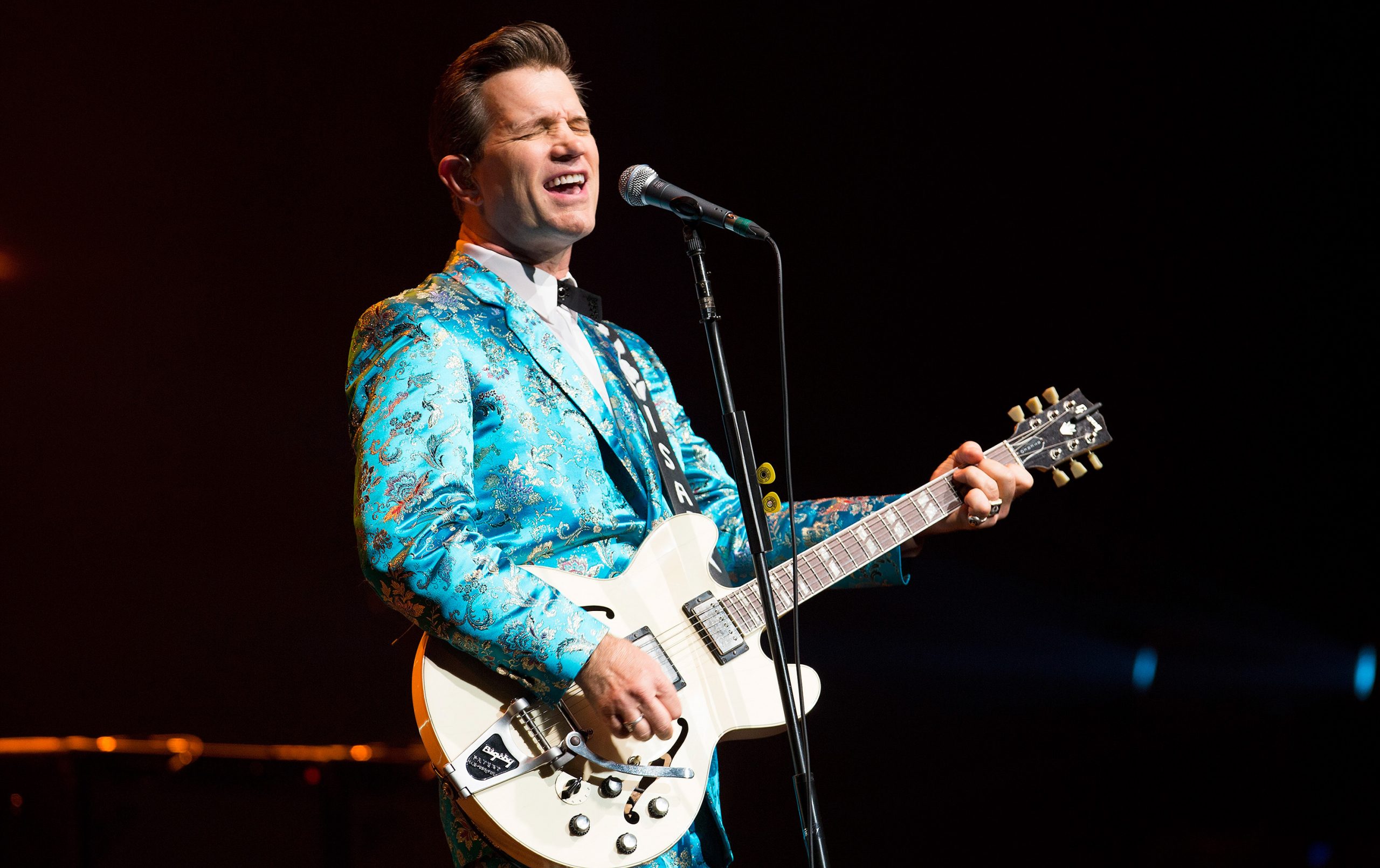 Chris Isaak photo 3