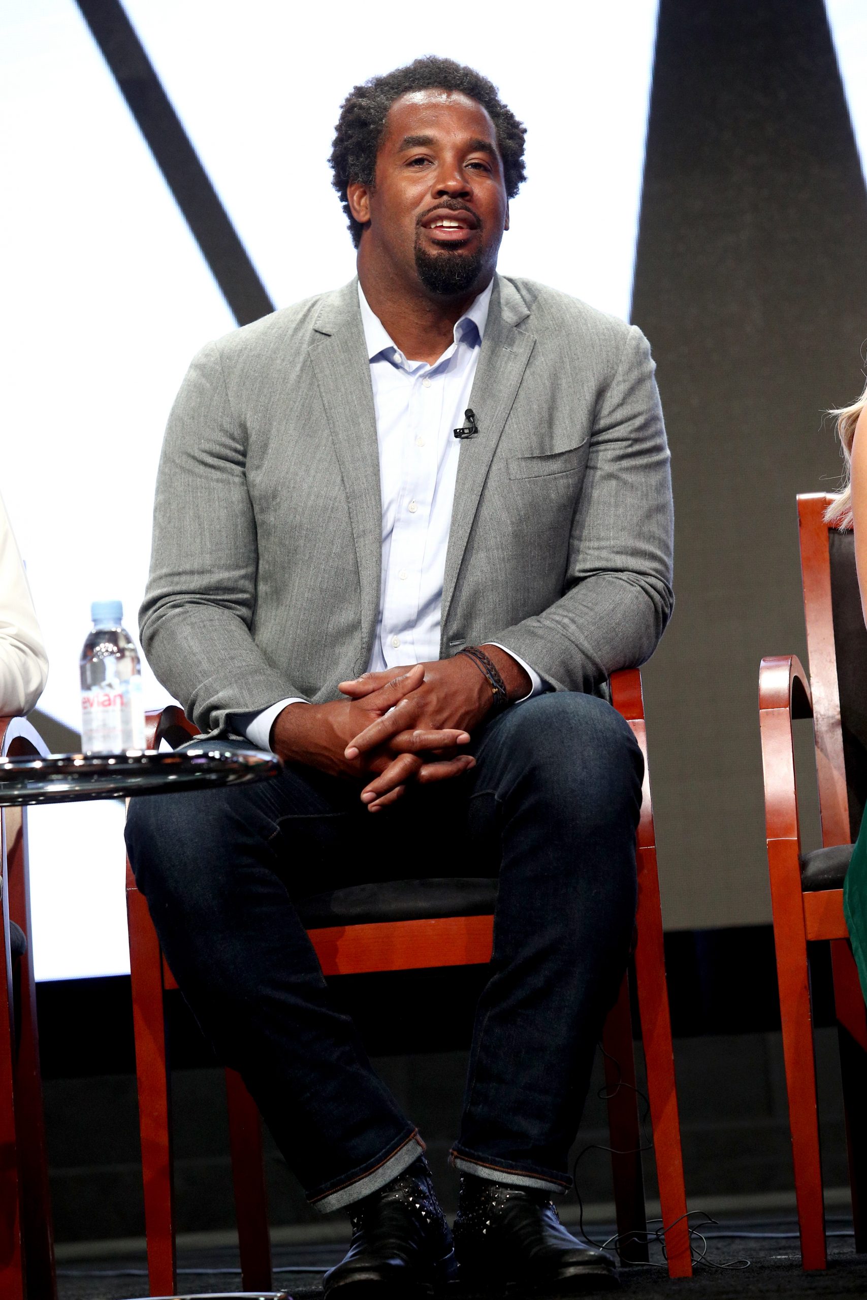 Dhani Jones photo 3