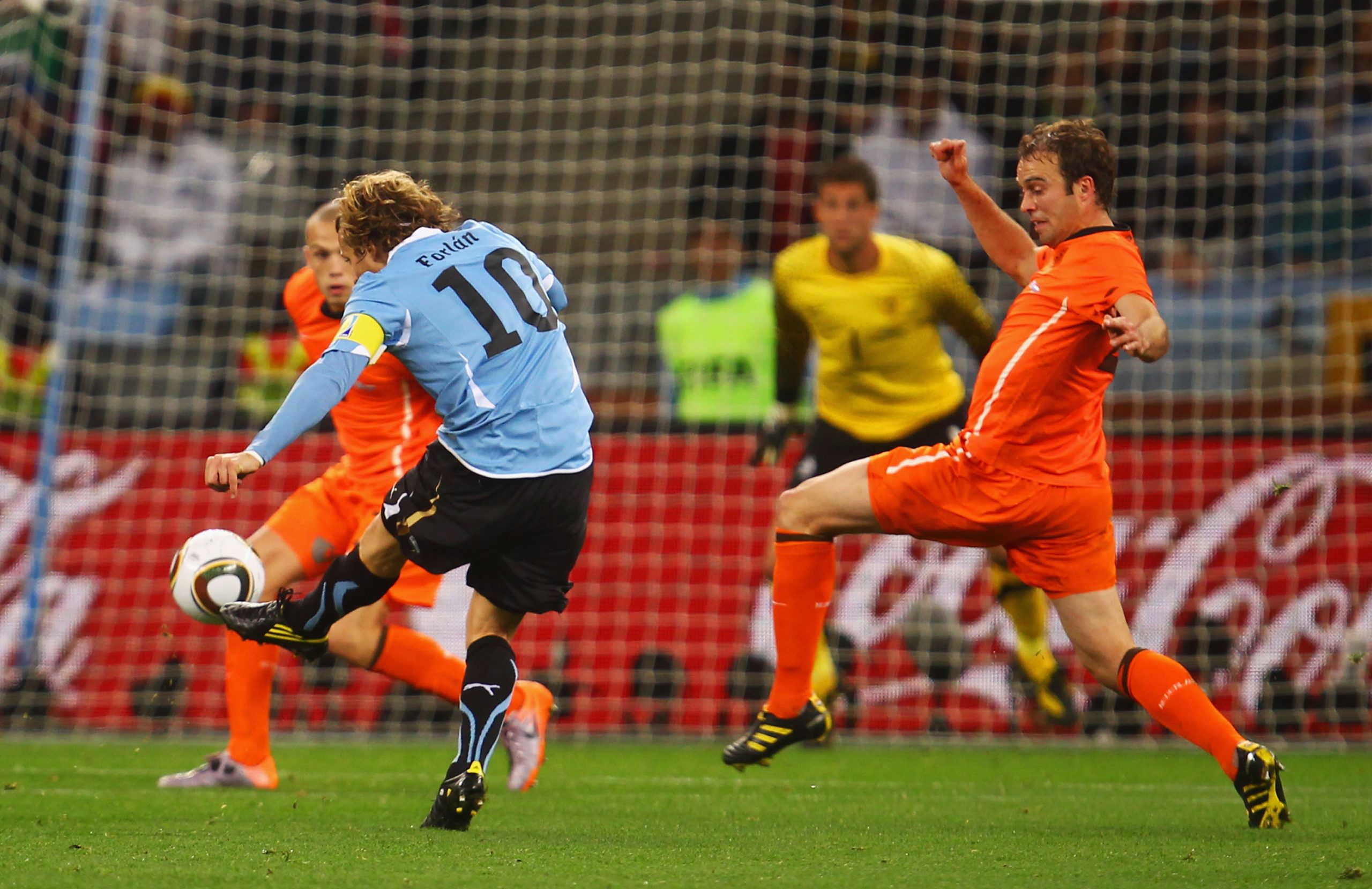 Diego Forlán photo 3