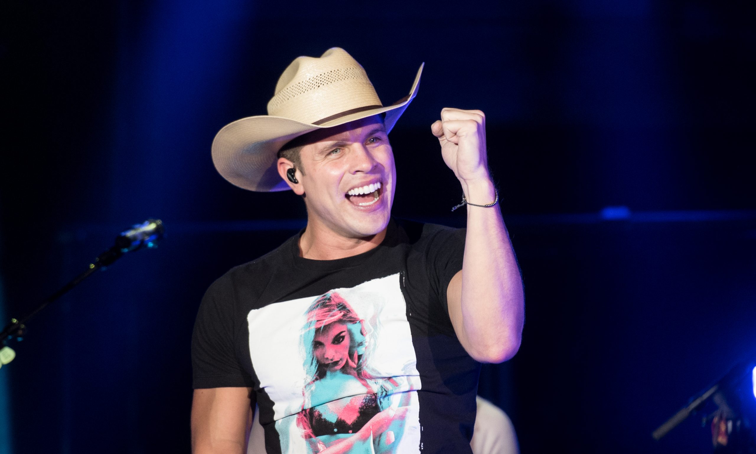 Dustin Lynch photo