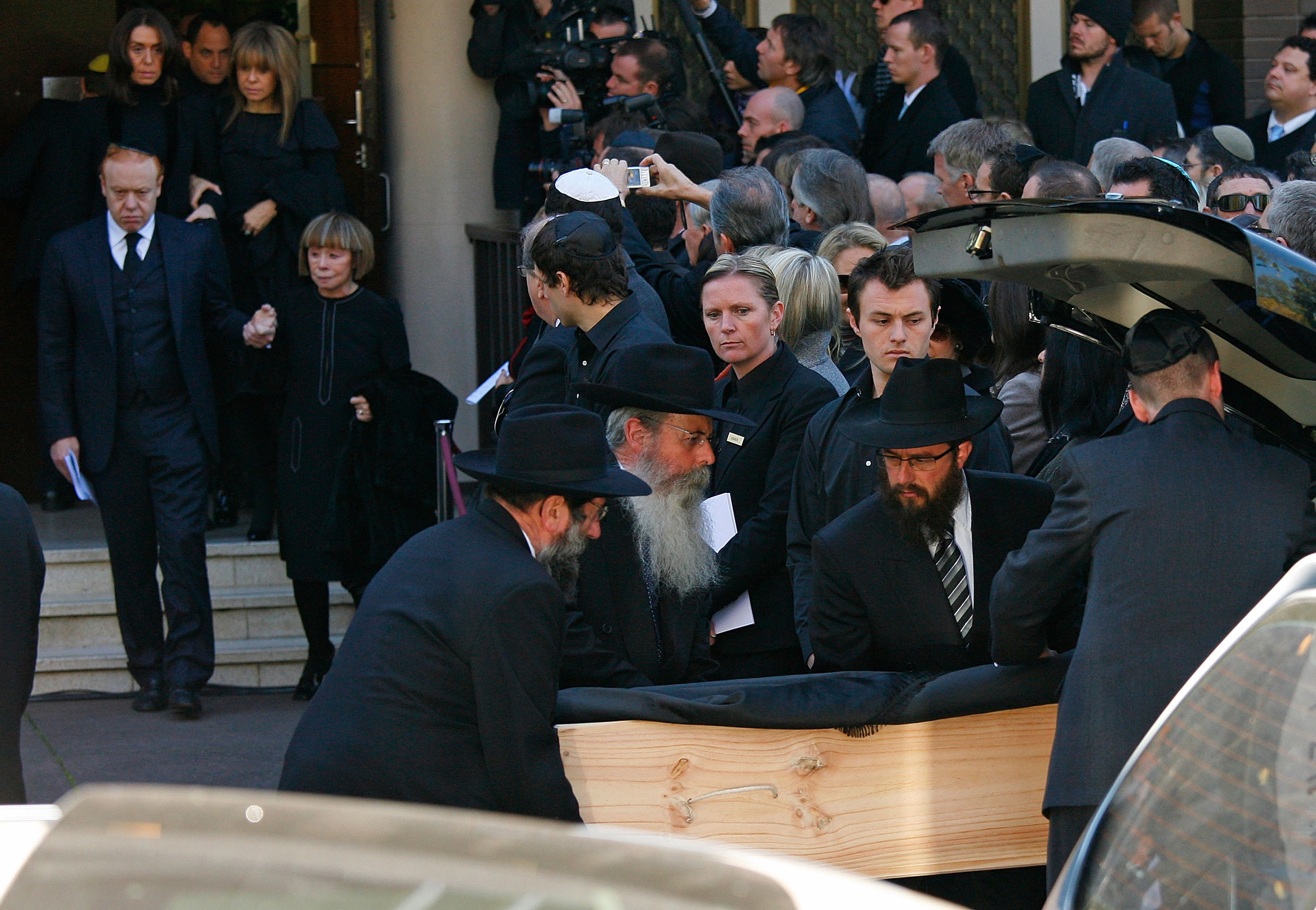 Fiona Geminder Net Worth in 2023 - Wiki, Age, Weight and Height