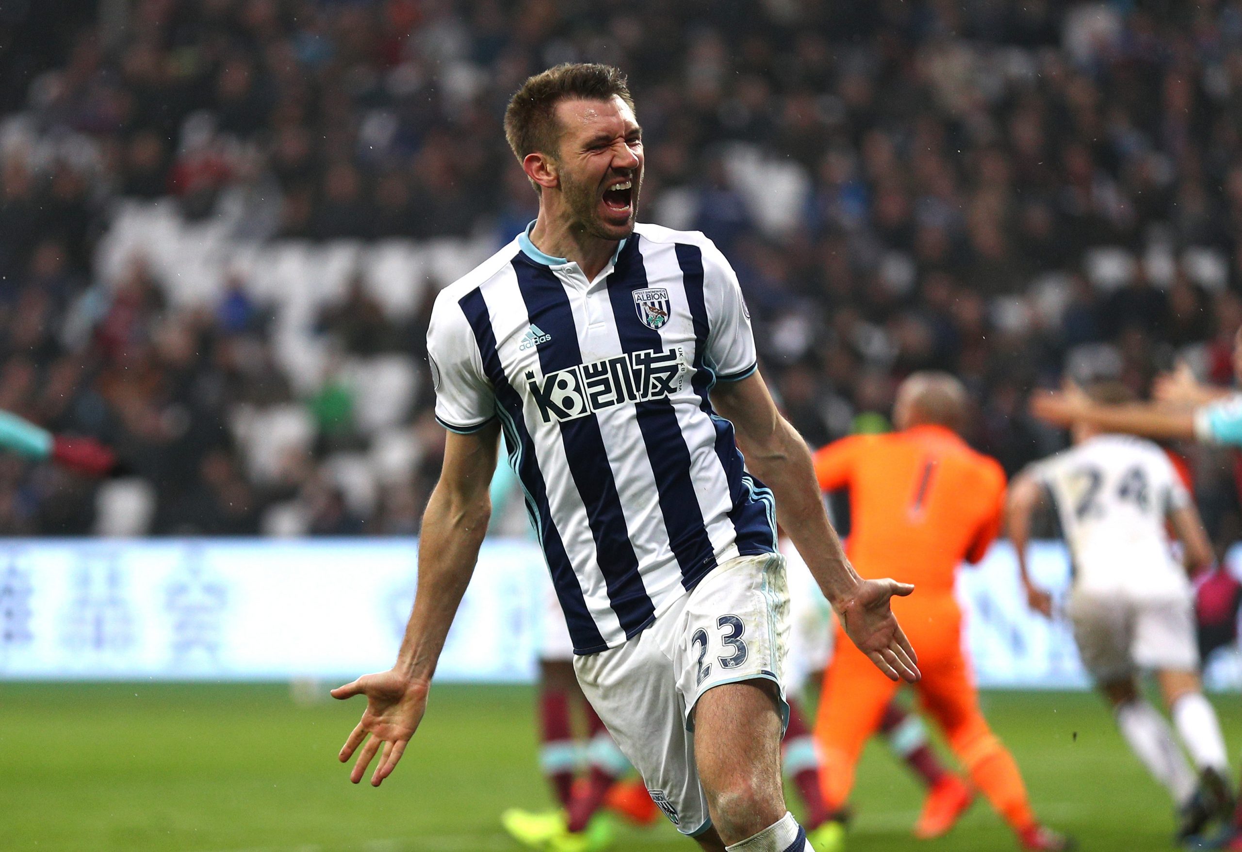 Gareth McAuley photo