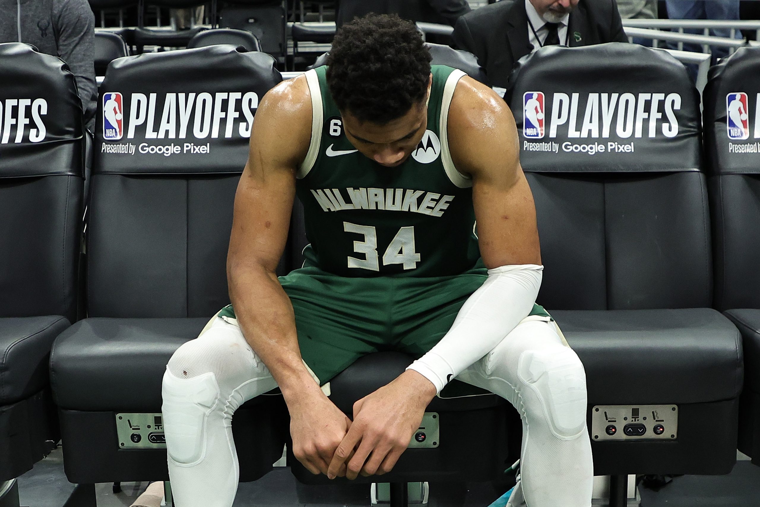 Giannis Antetokounmpo photo