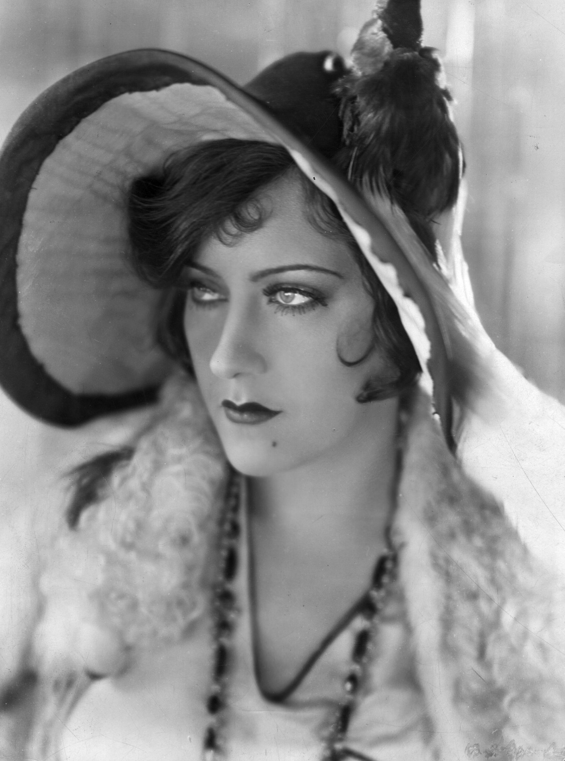 Gloria Swanson photo 3