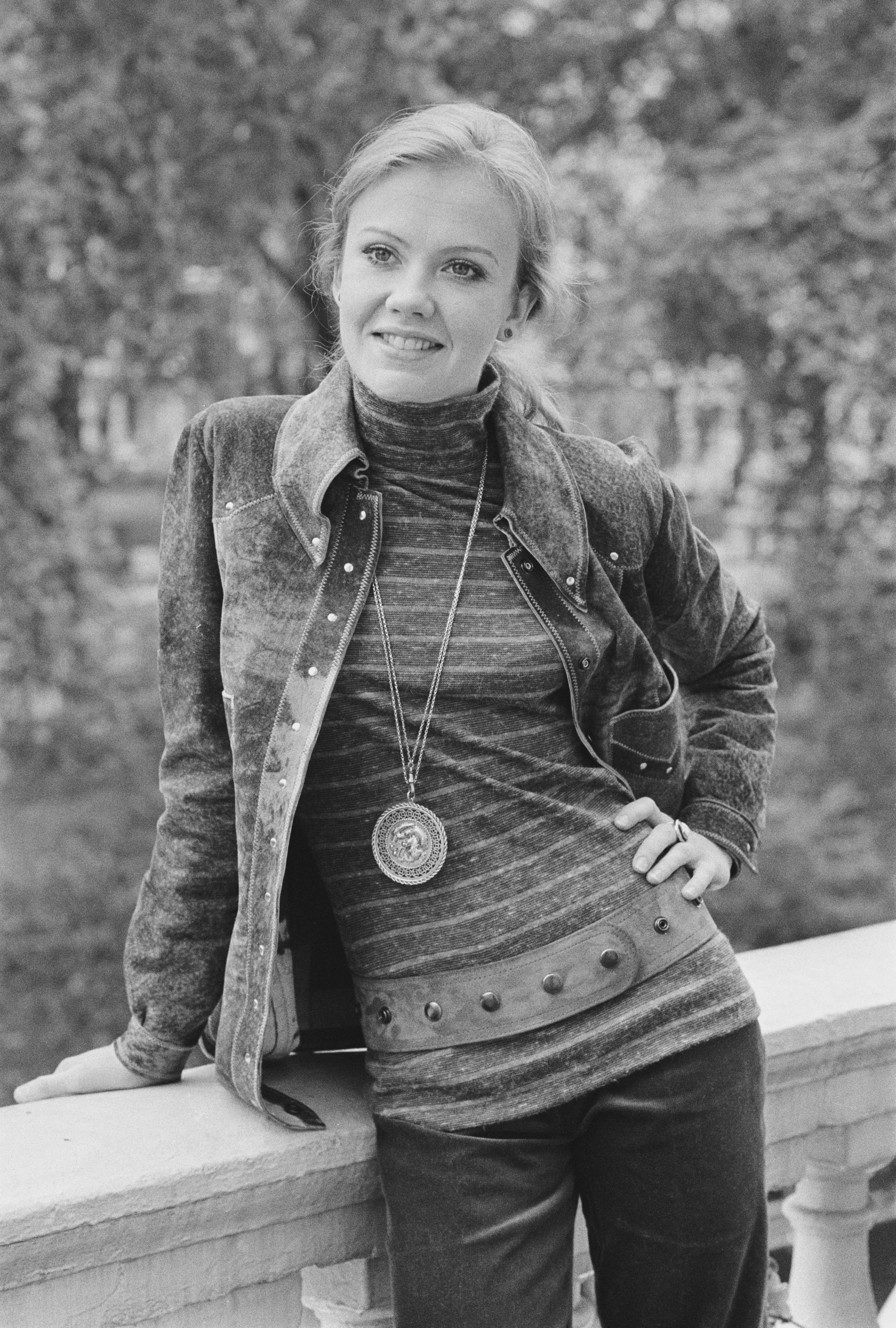 Hayley Mills photo 3