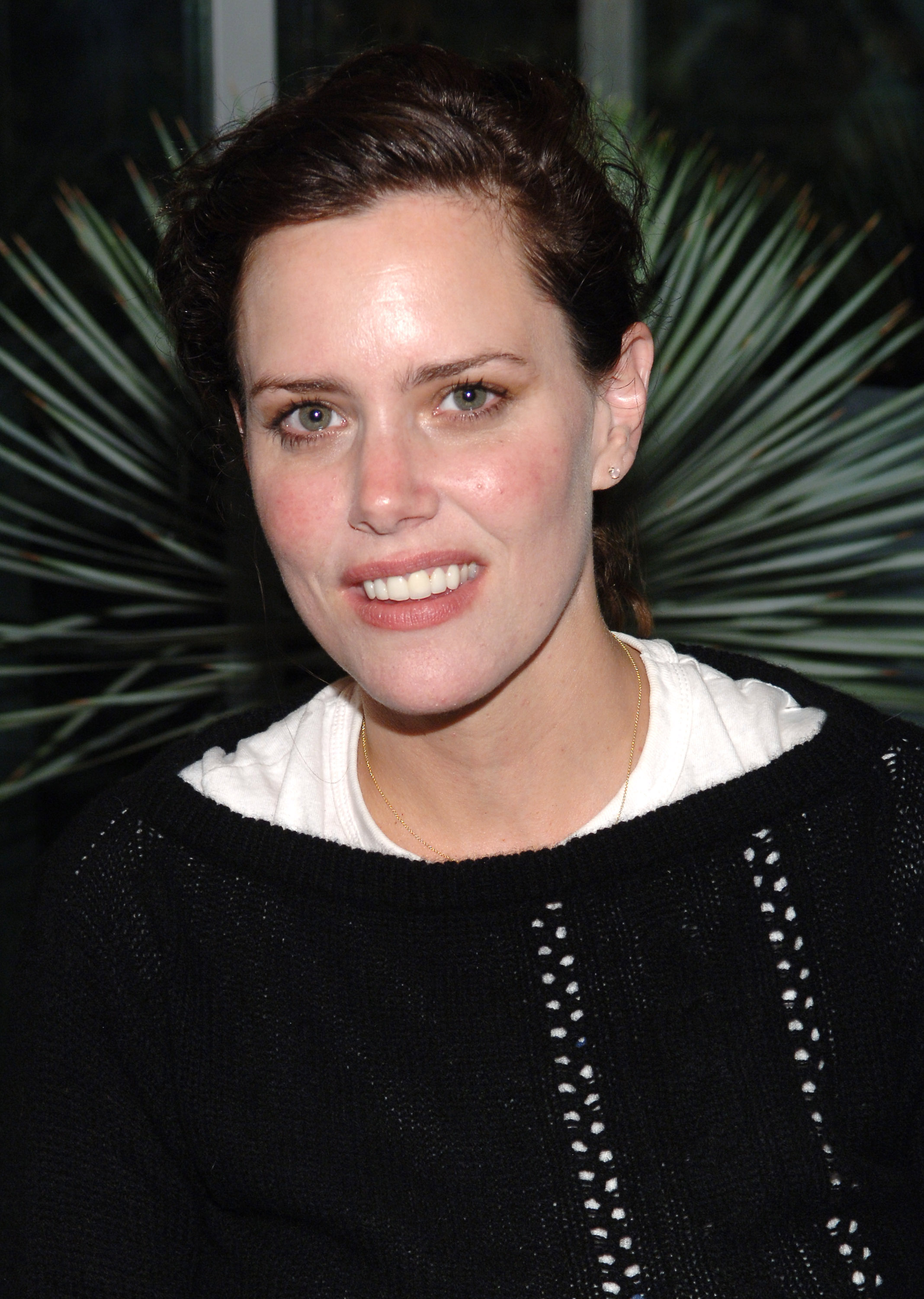 Ione Skye photo