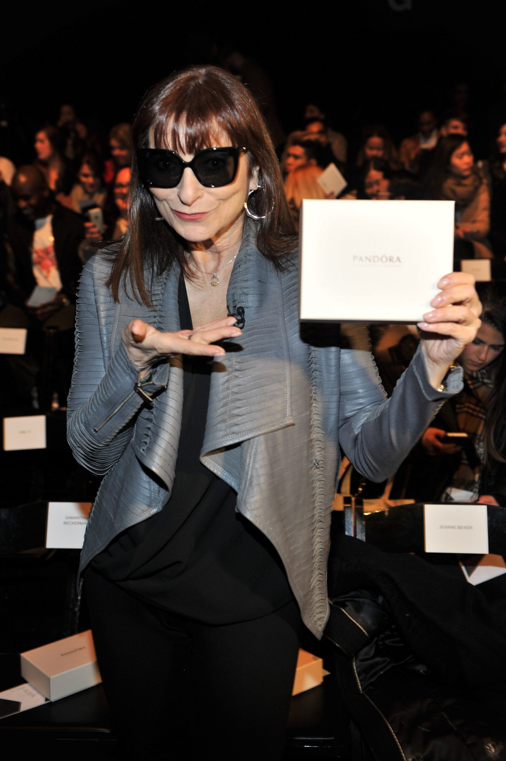 Jeanne Beker photo