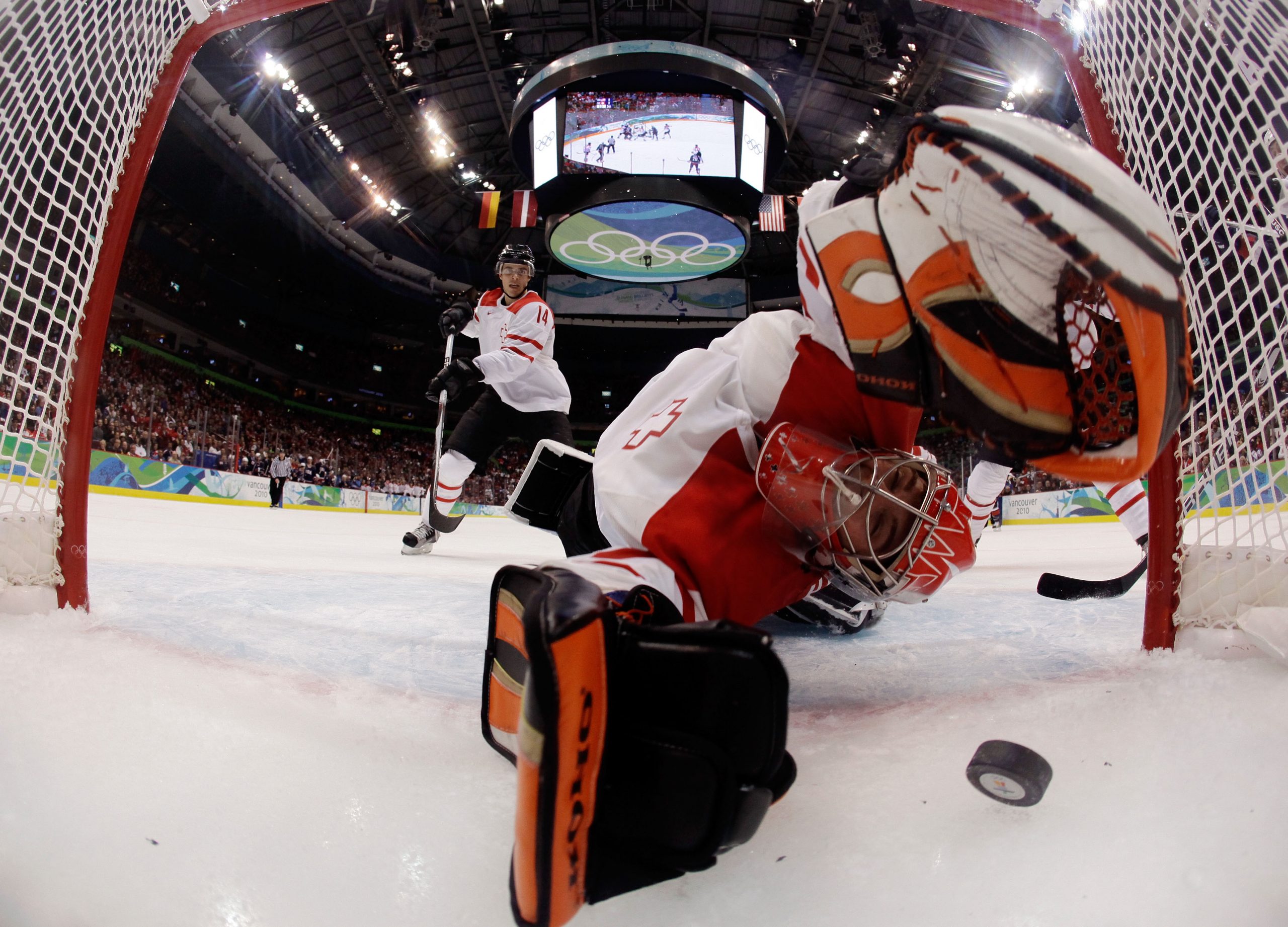 Jonas Hiller photo