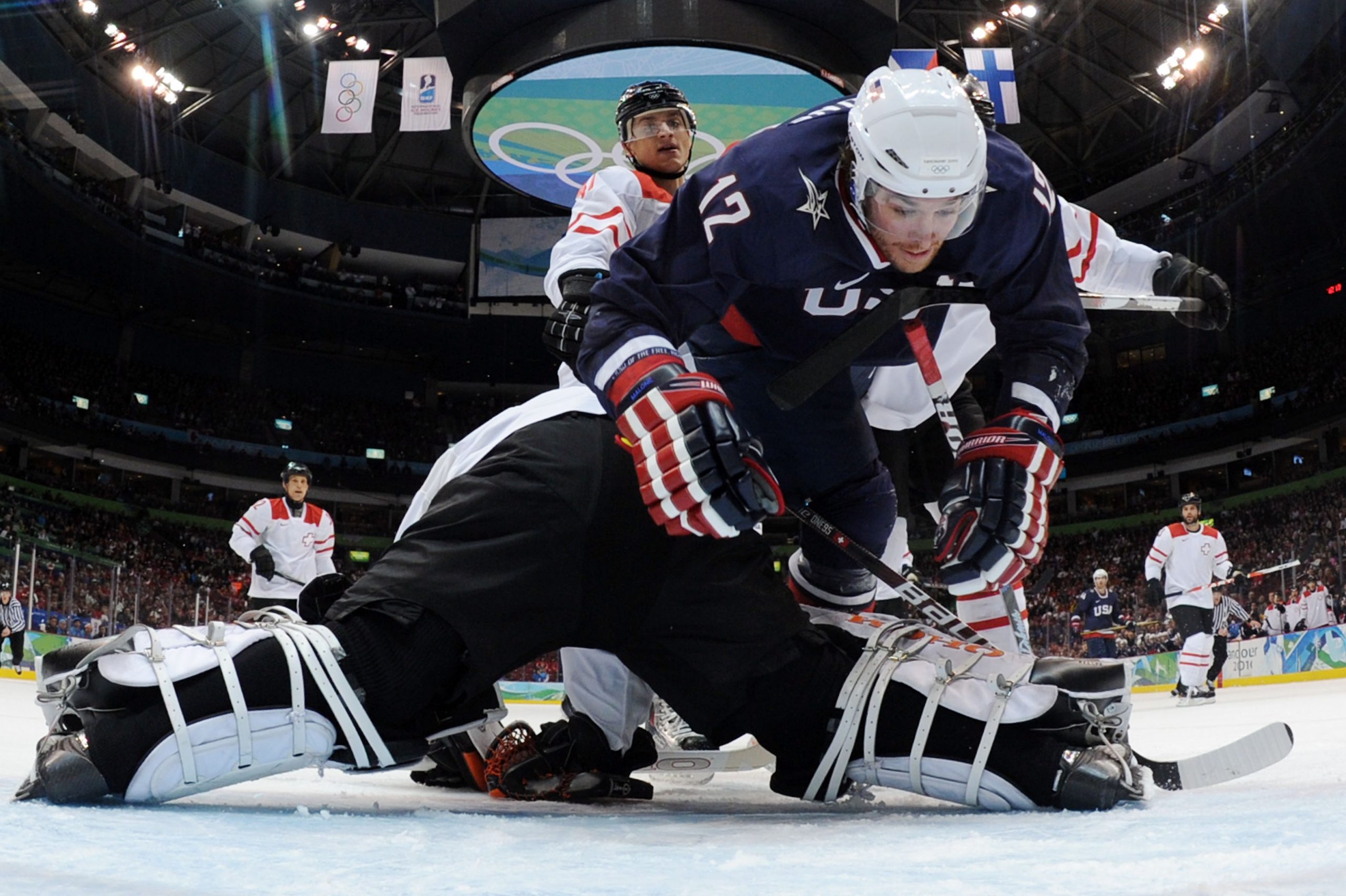 Jonas Hiller photo 3