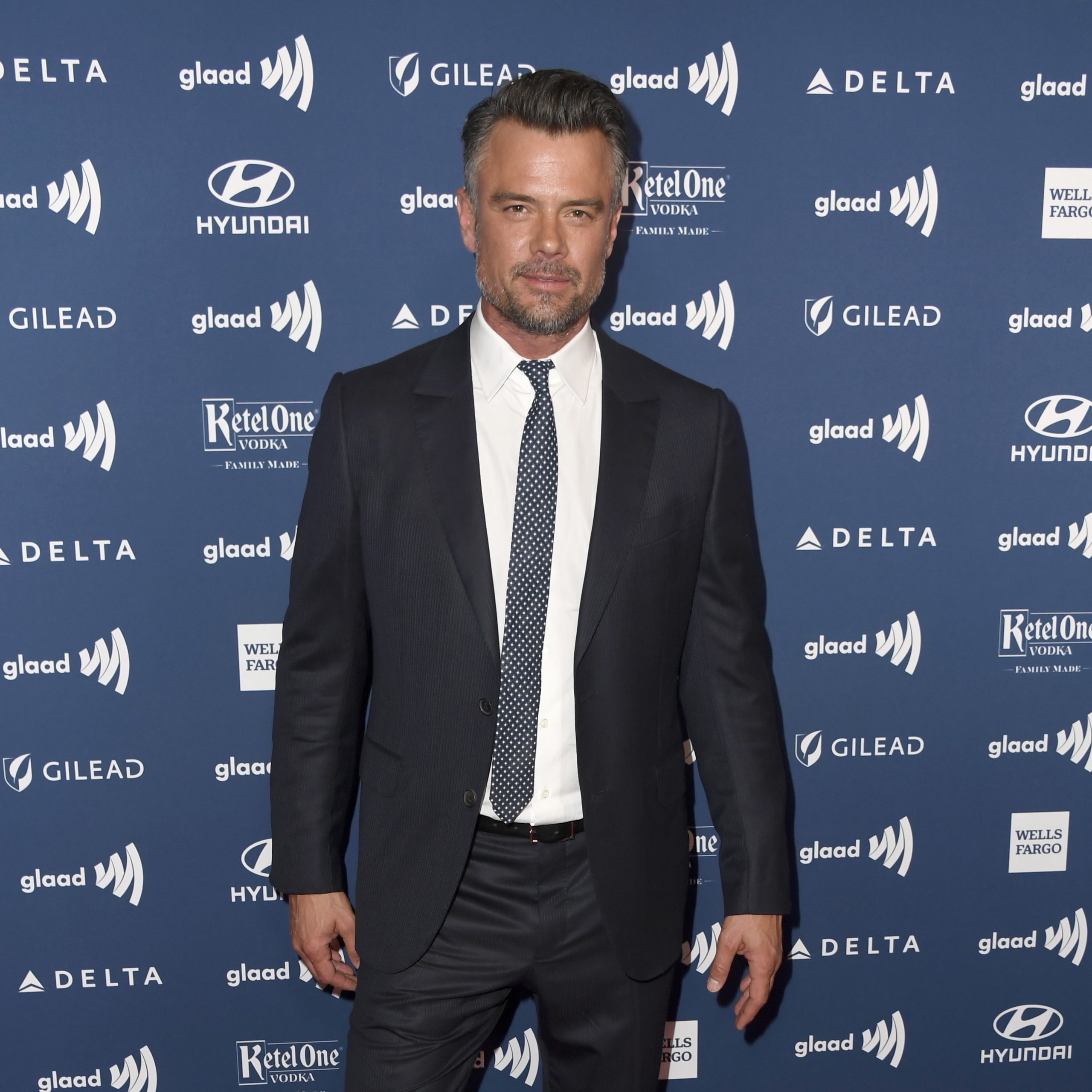 Josh Duhamel photo