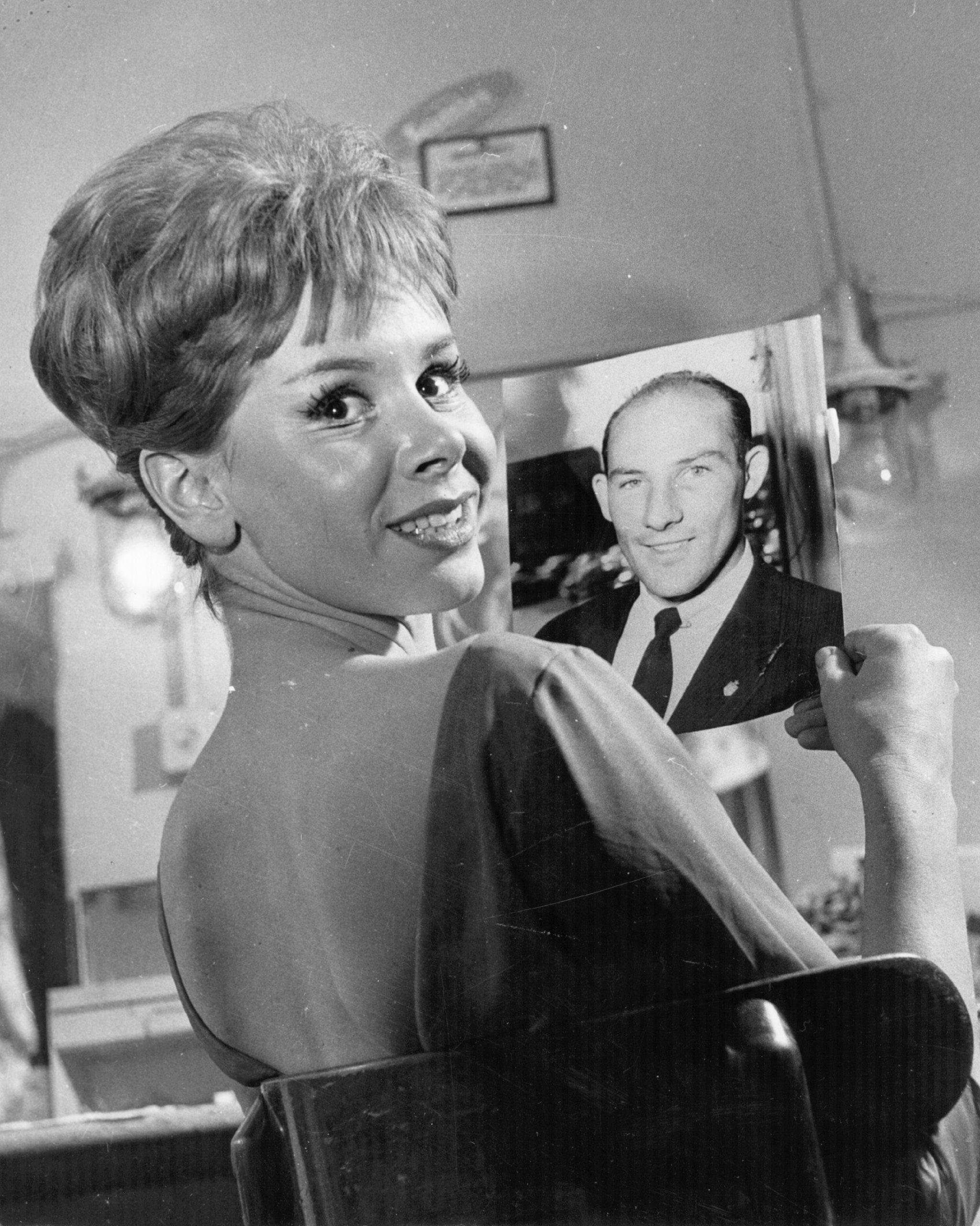 Judy Carne photo 3