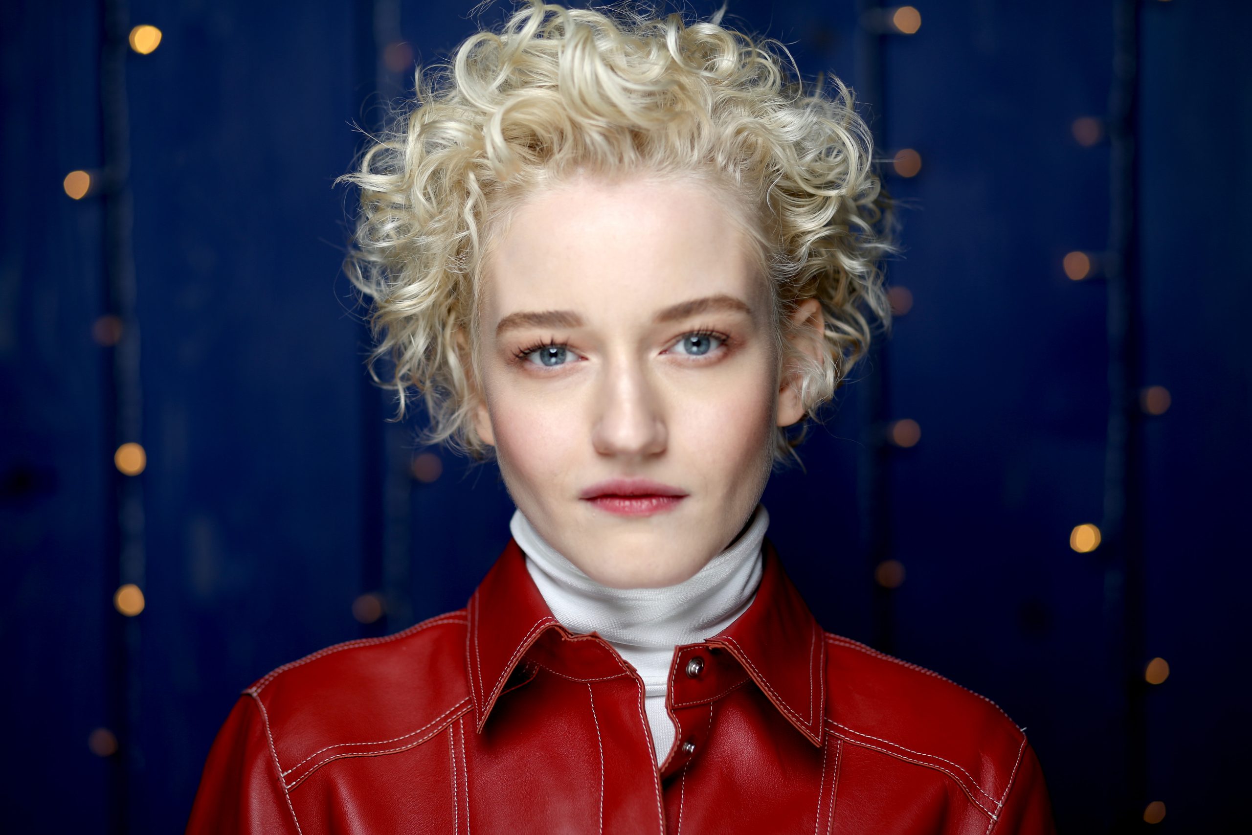 Julia Garner photo