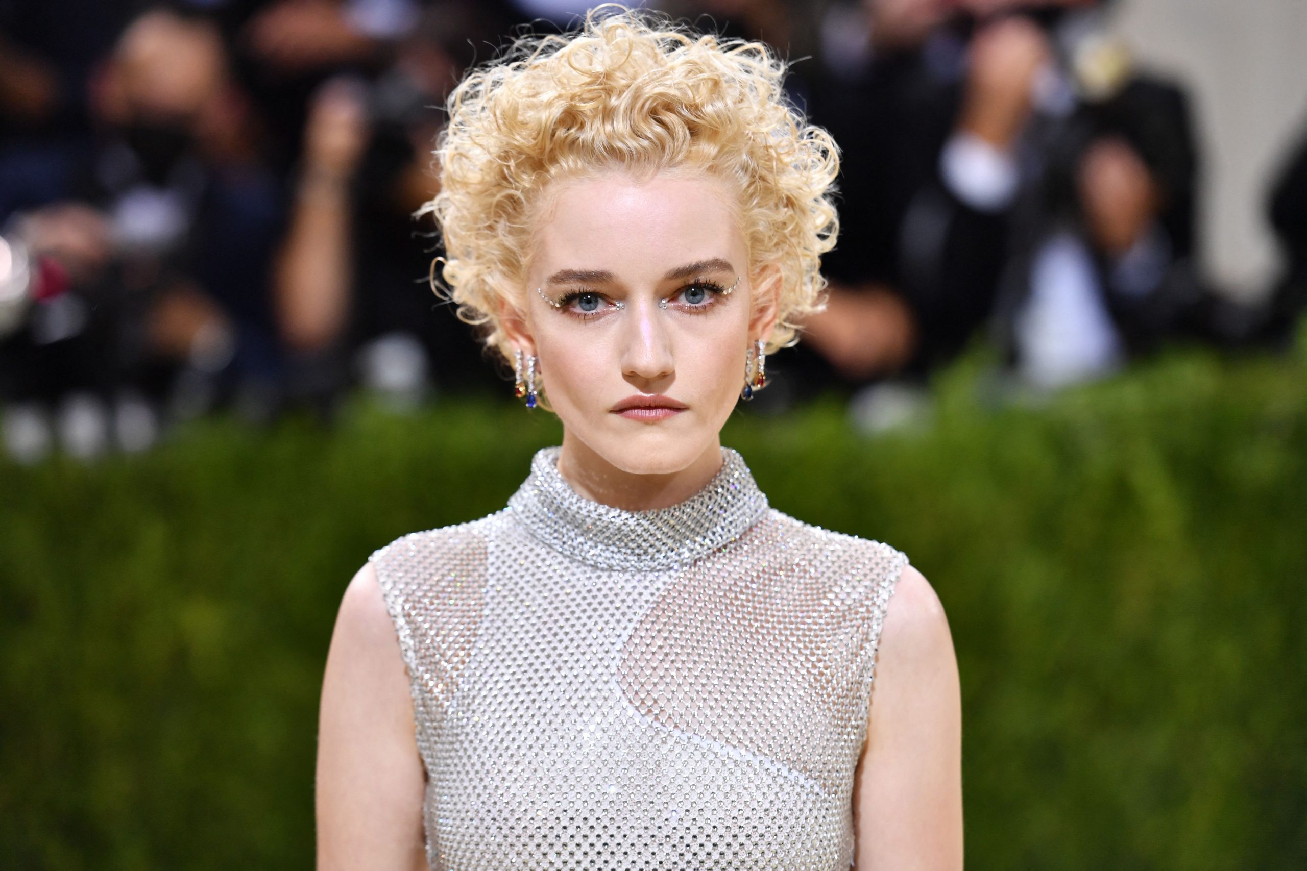 Julia Garner photo 2