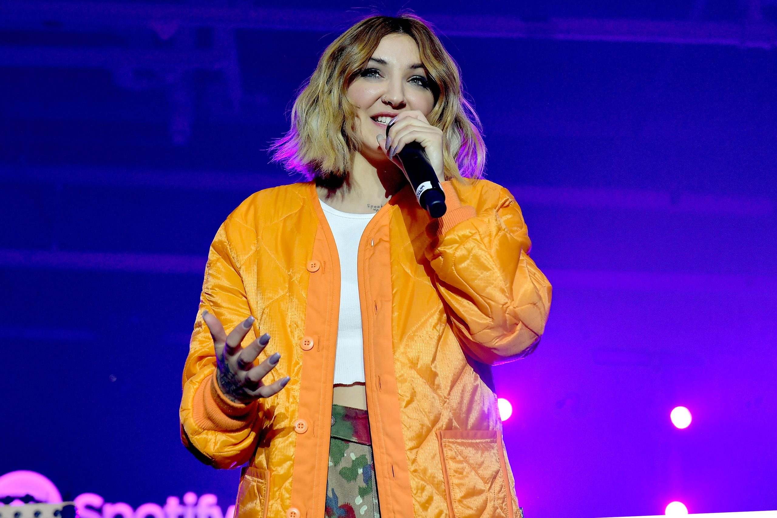 Julia Michaels photo