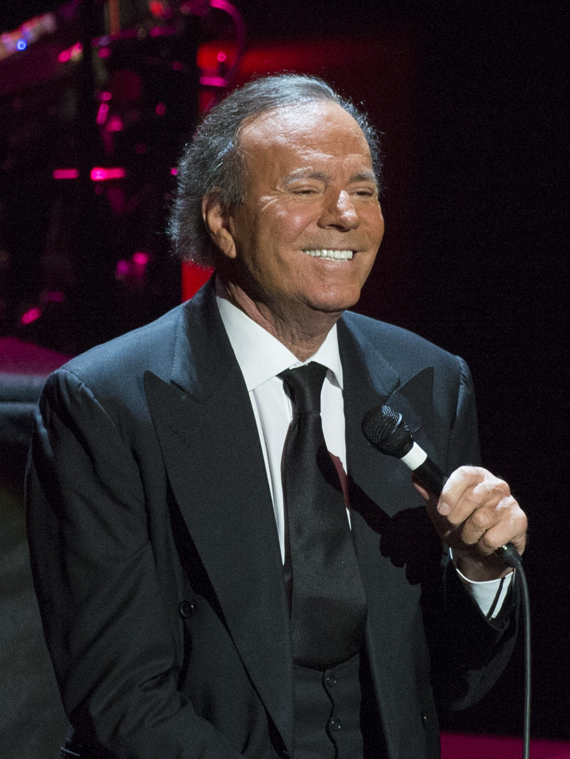 Julio Iglesias photo