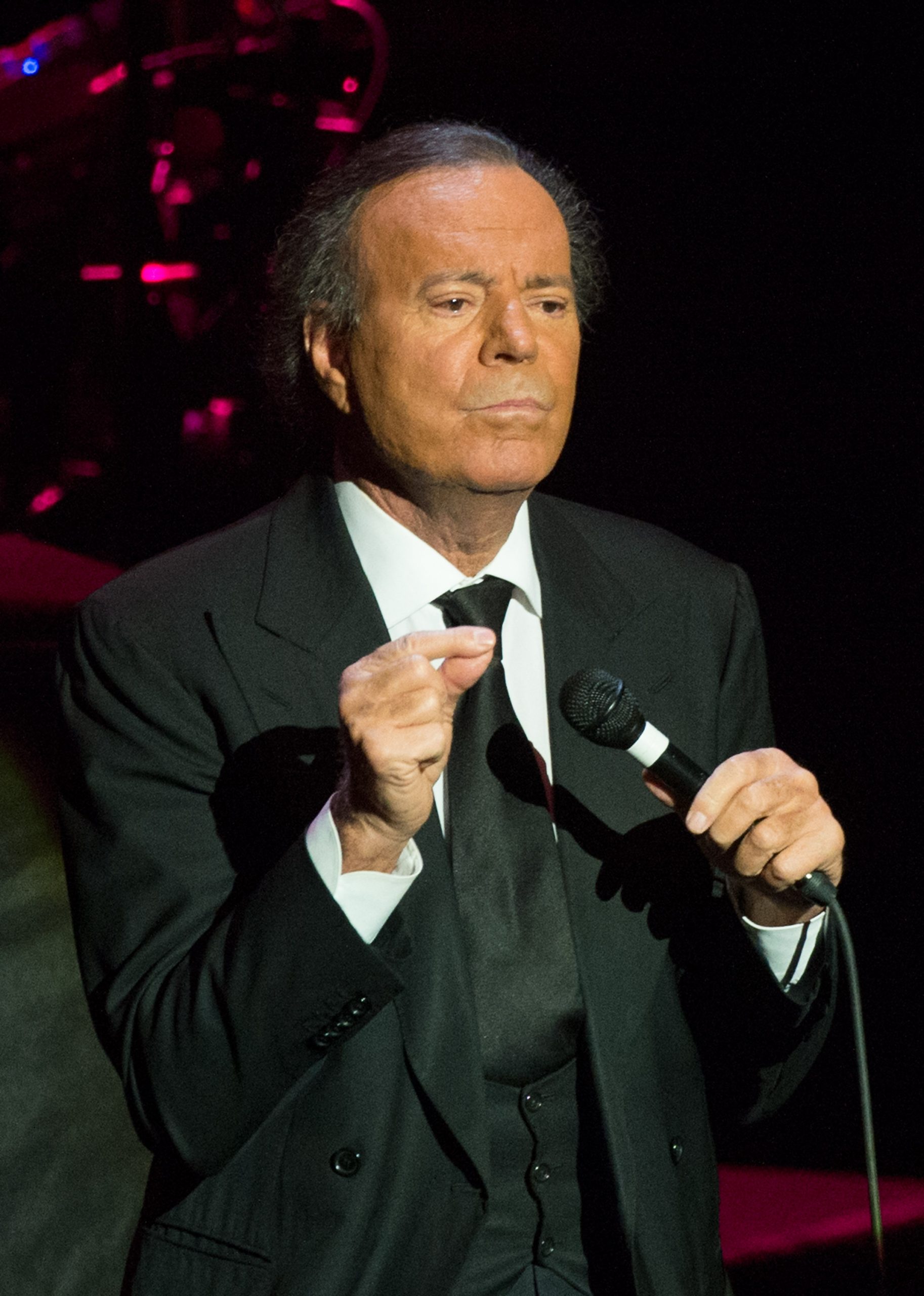 Julio Iglesias photo 3