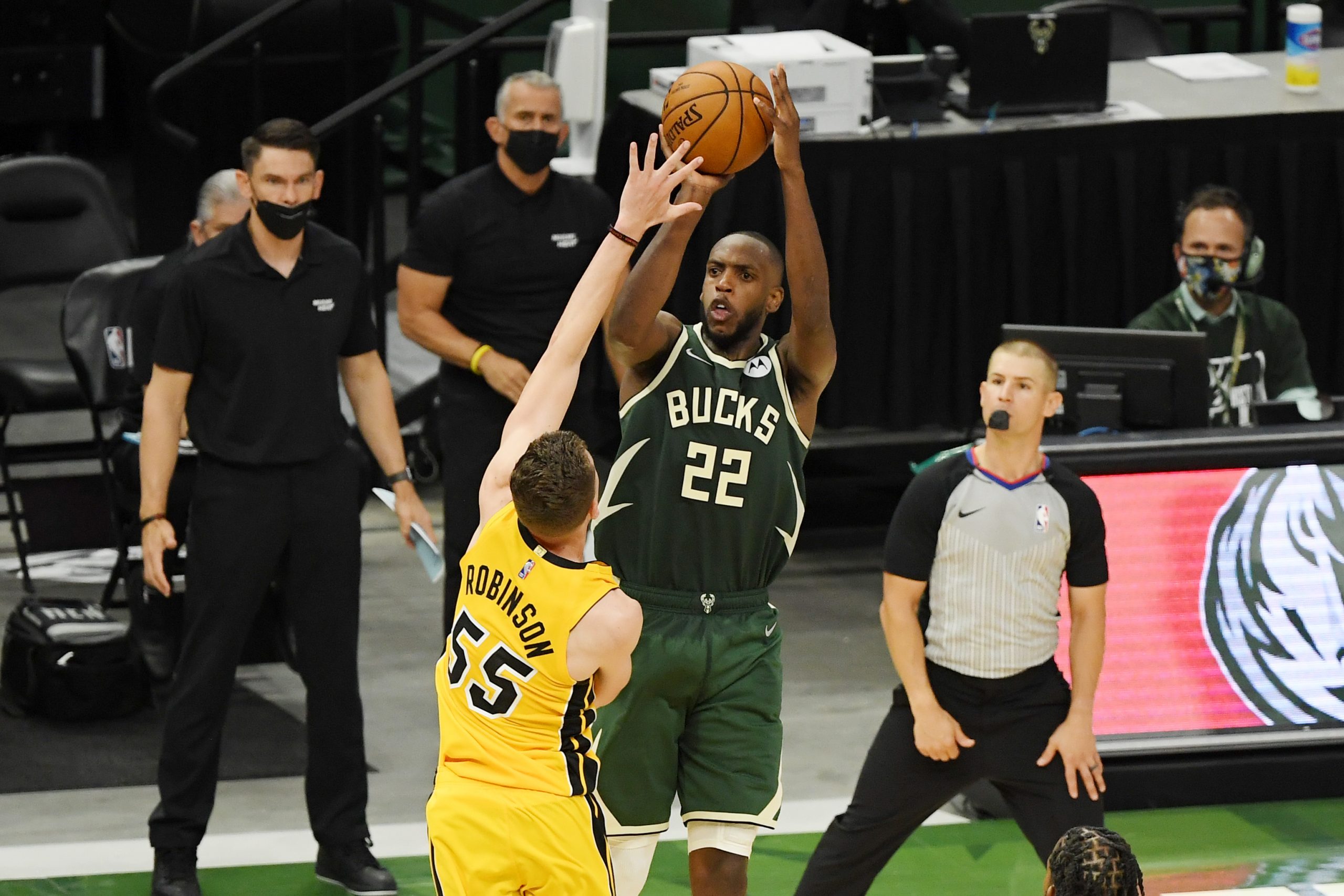 Khris Middleton photo