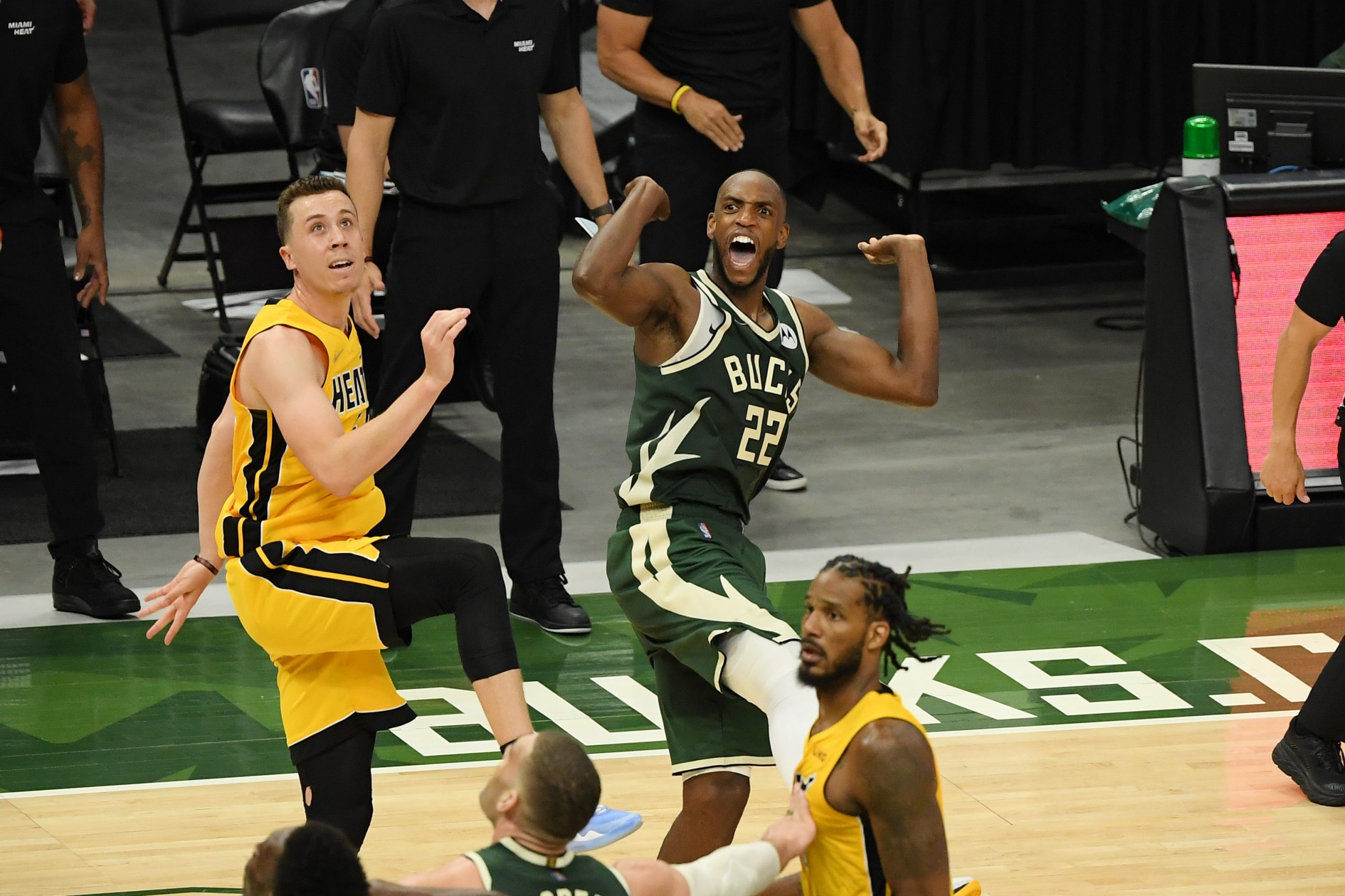 Khris Middleton photo 2