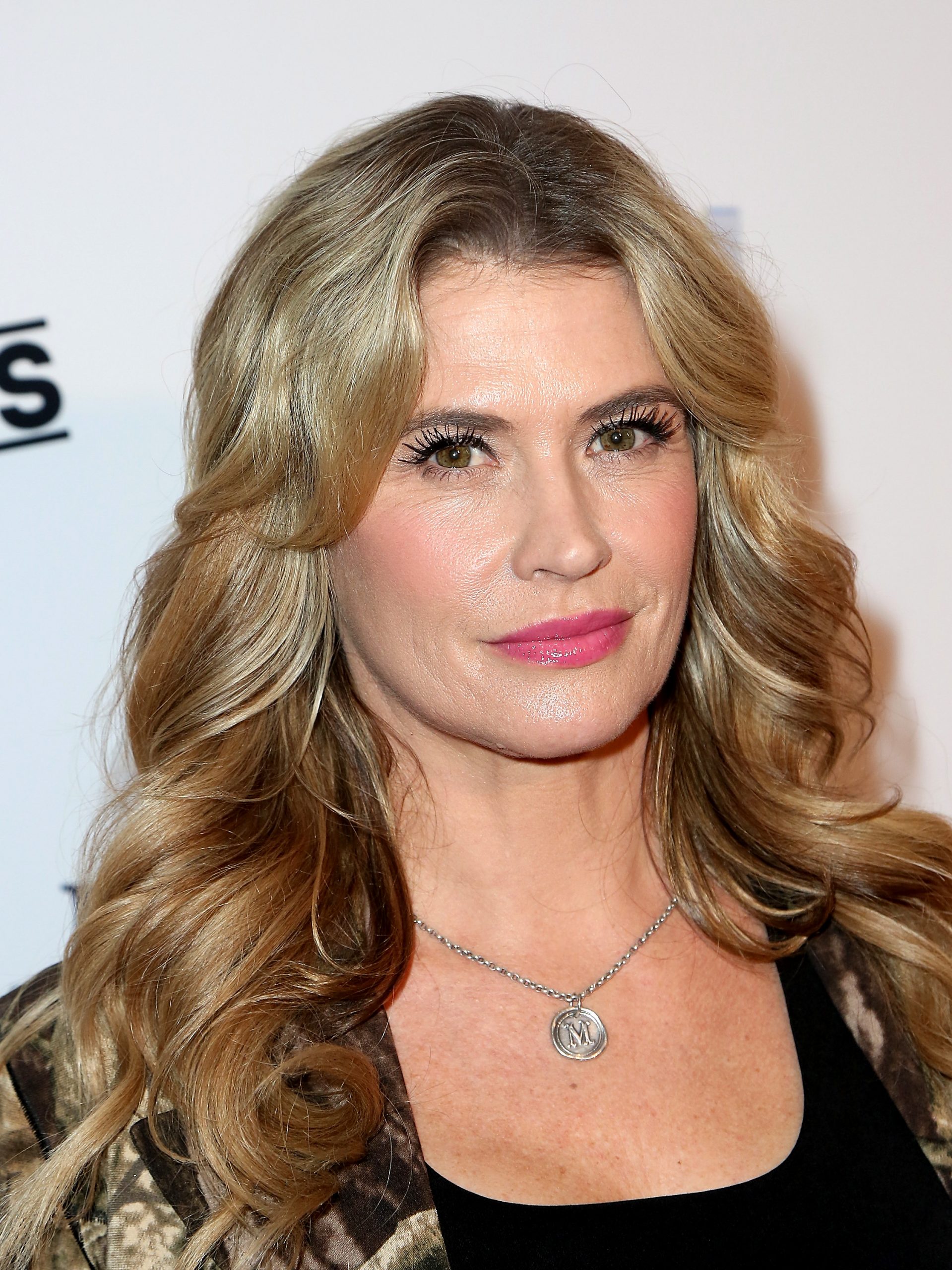 Kristy Swanson photo