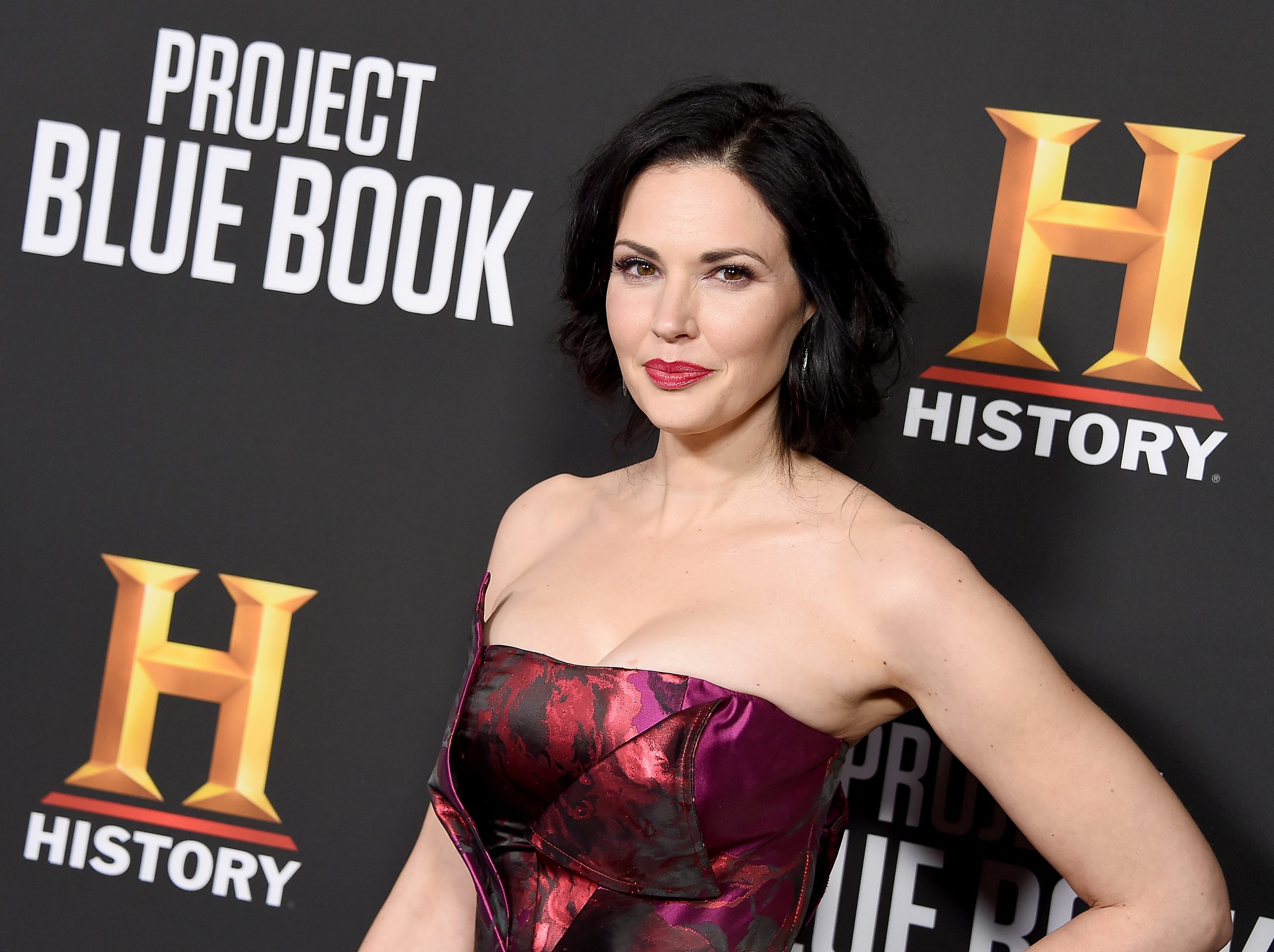 Laura Mennell photo