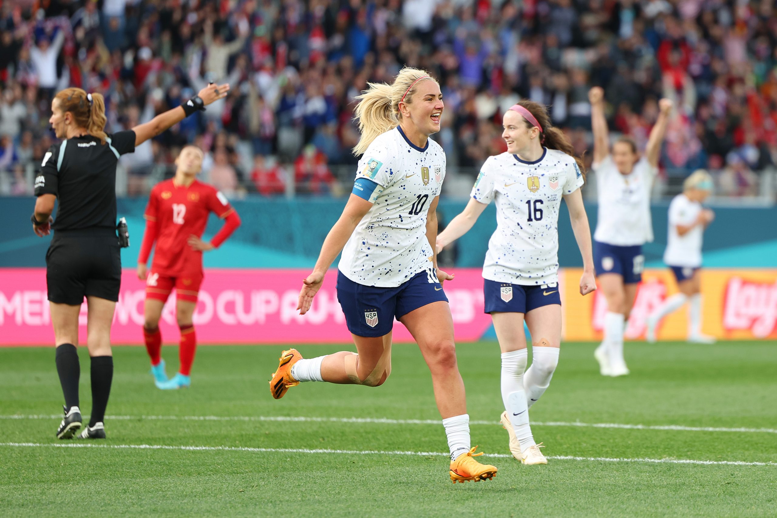 Lindsey Horan photo