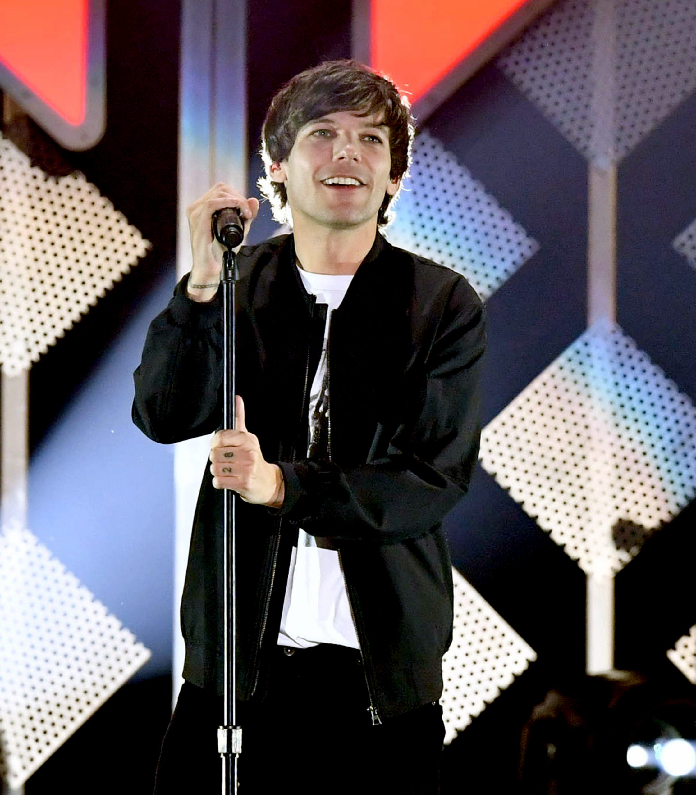 Louis Tomlinson photo