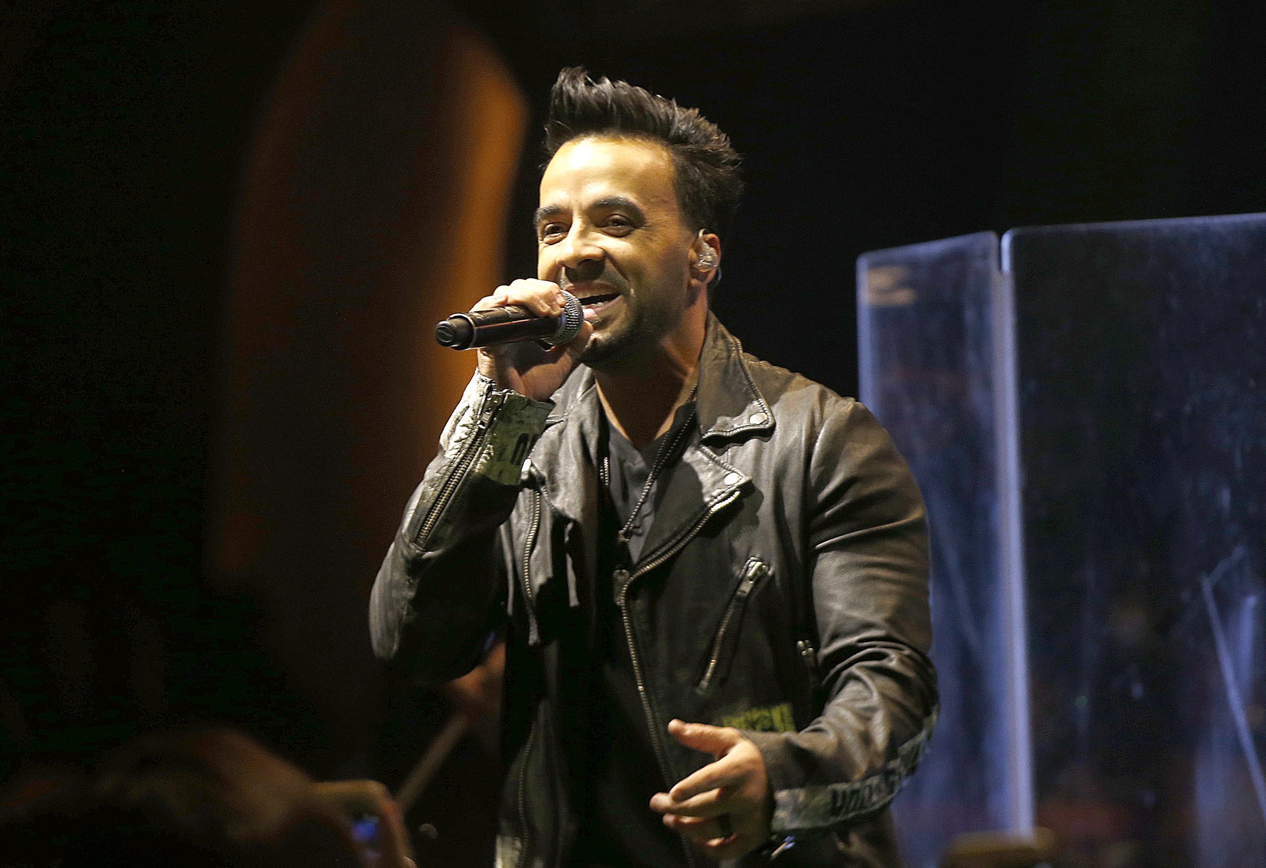 Luis Fonsi photo 2