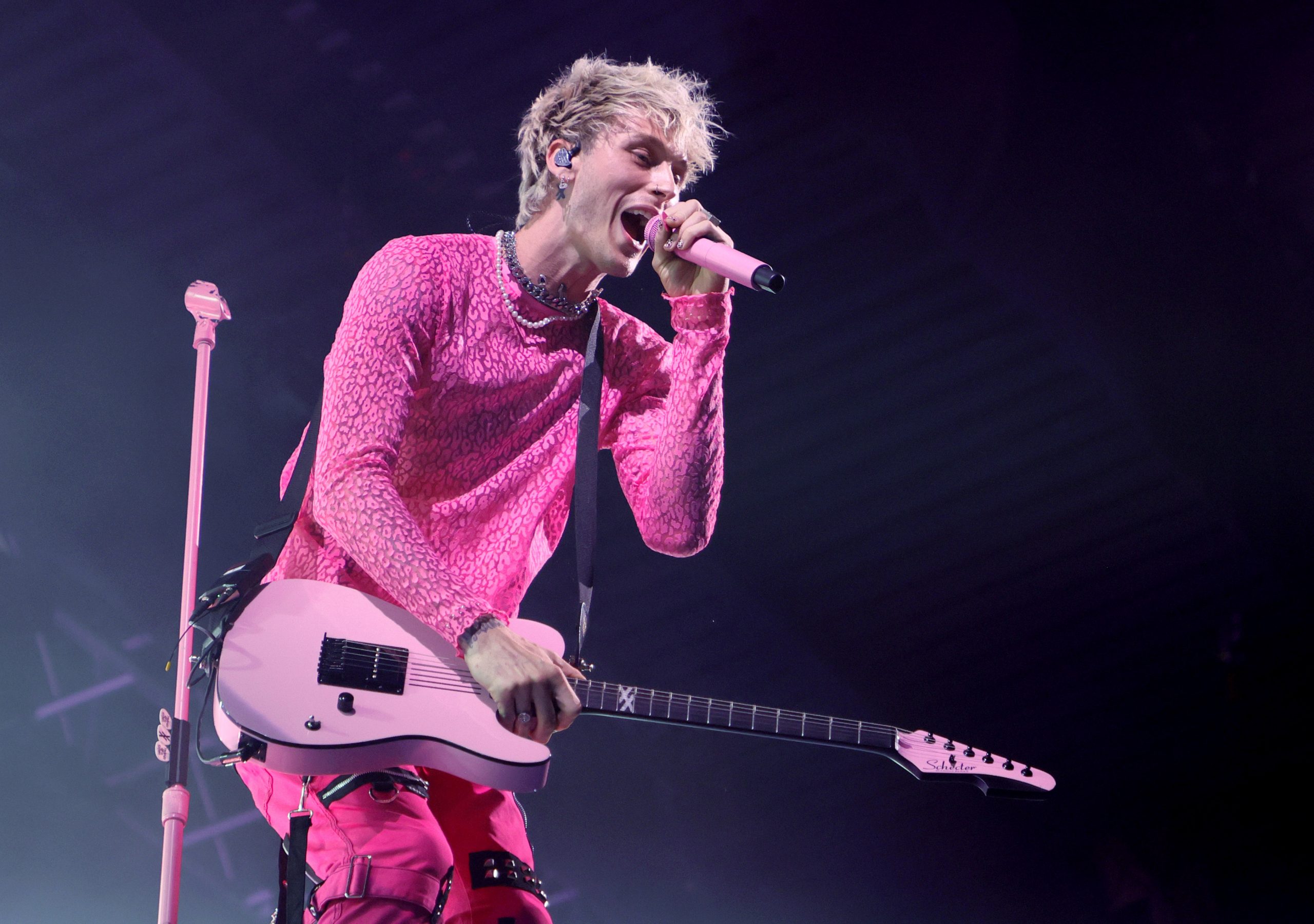 Machine Gun Kelly photo 3