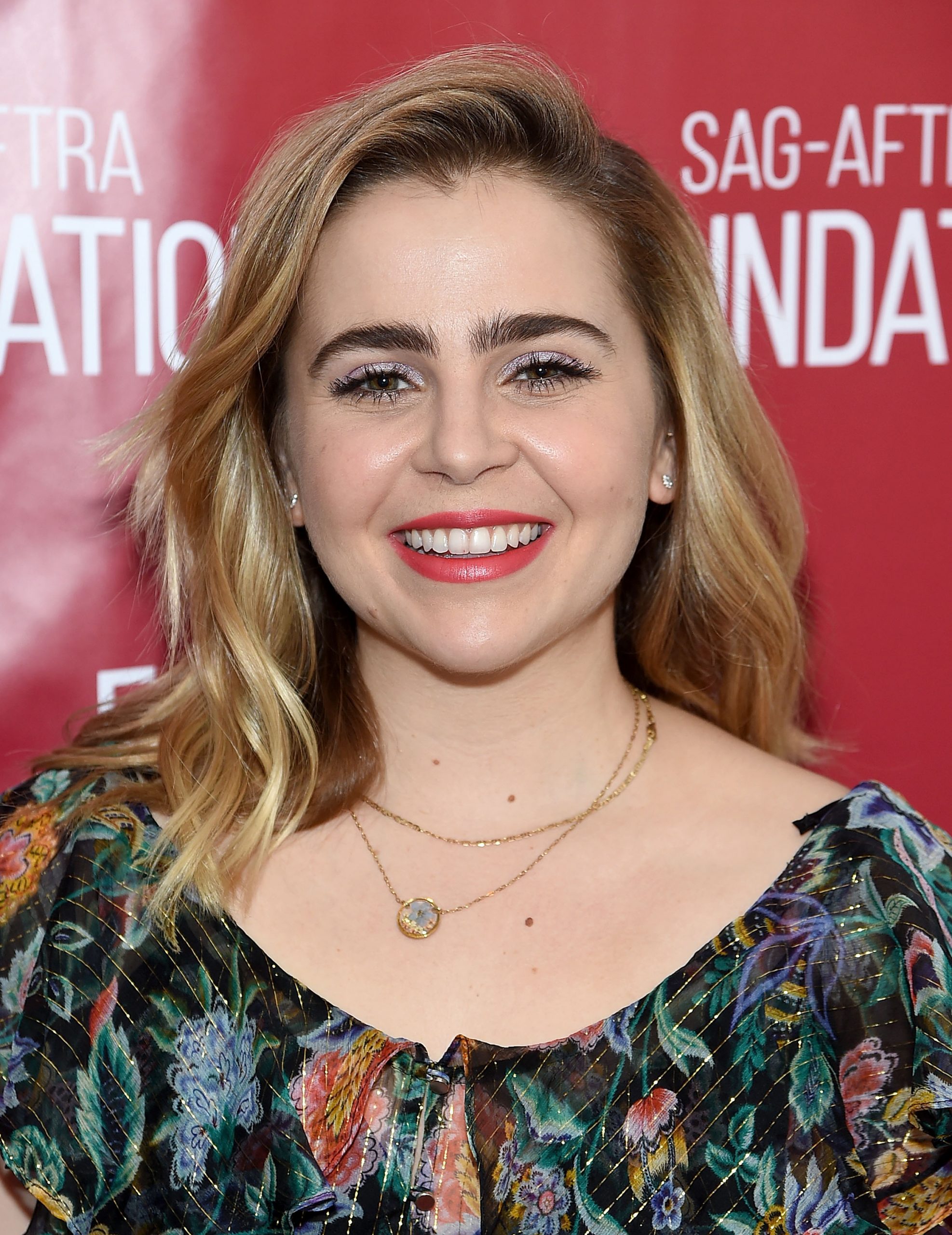 Mae Whitman photo 2