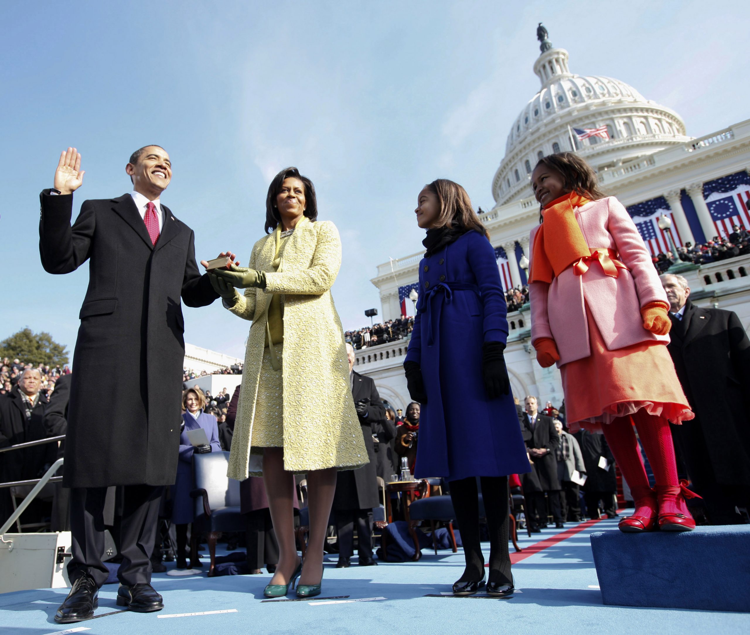 Malia Obama and Sasha Obama photo