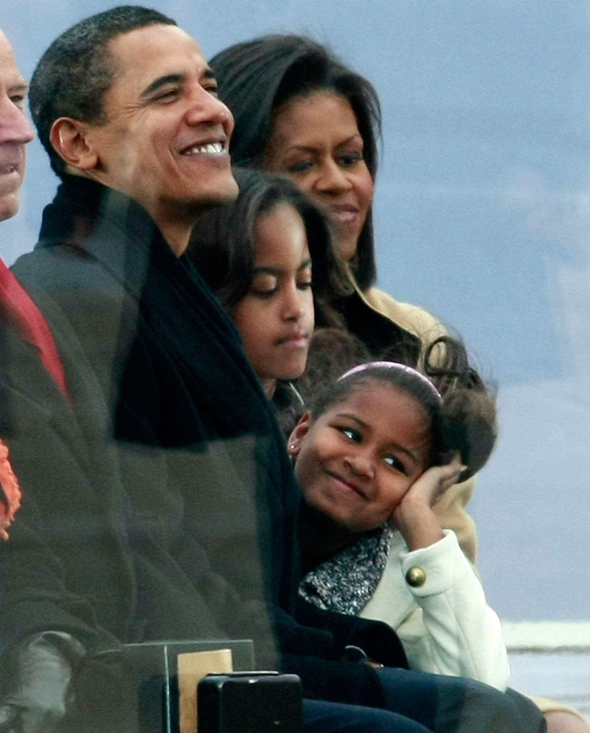 Malia Obama and Sasha Obama photo 2