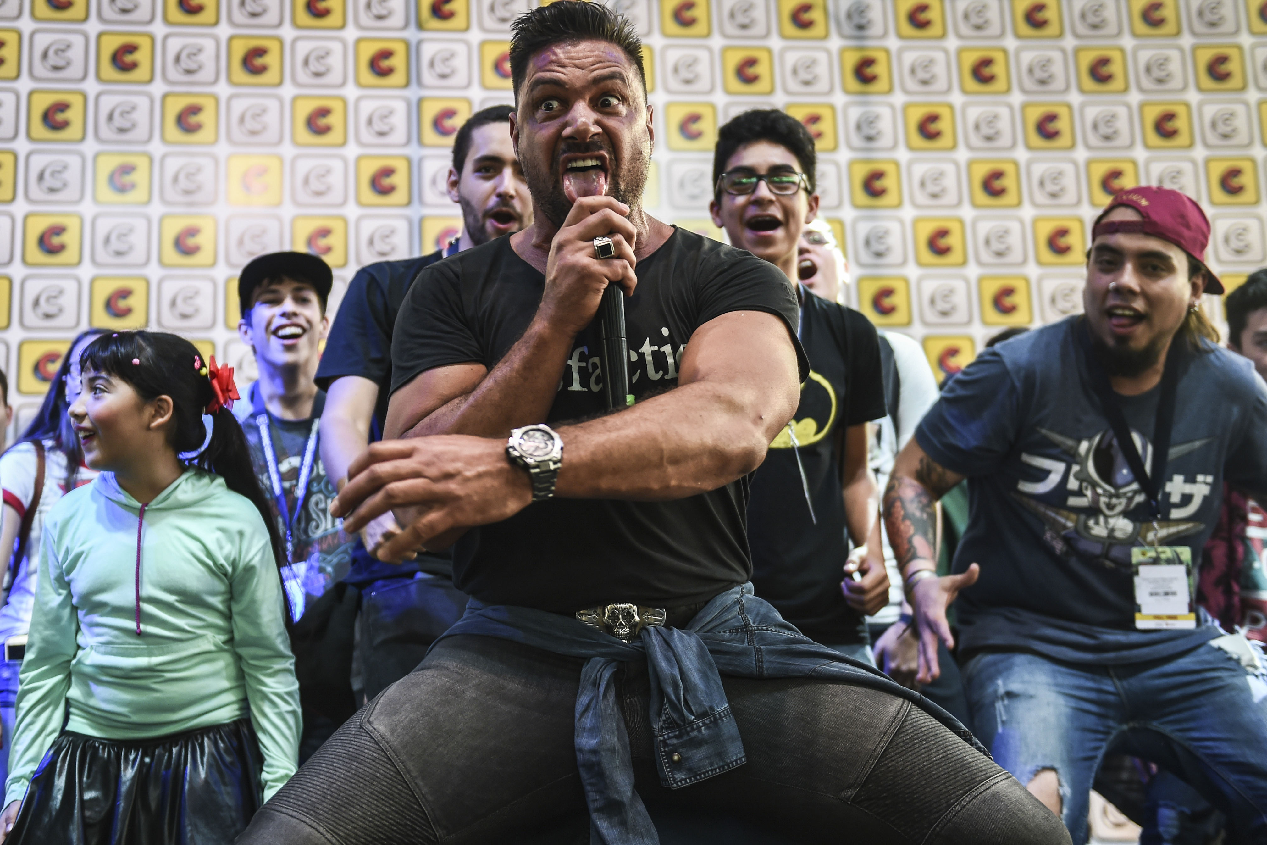 Manu Bennett photo