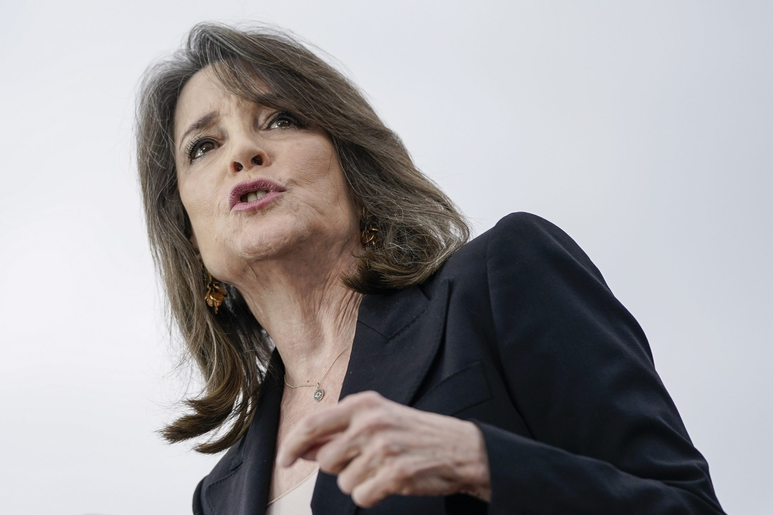 Marianne Williamson photo 2