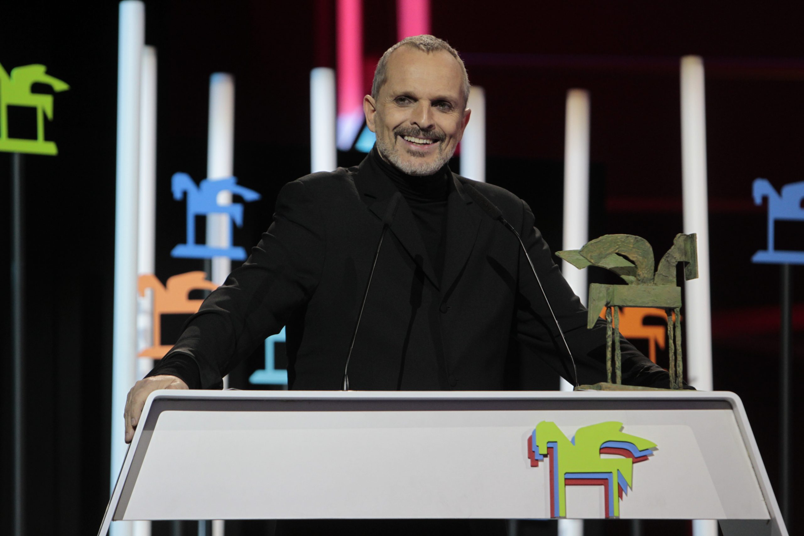 Miguel Bosé photo 3