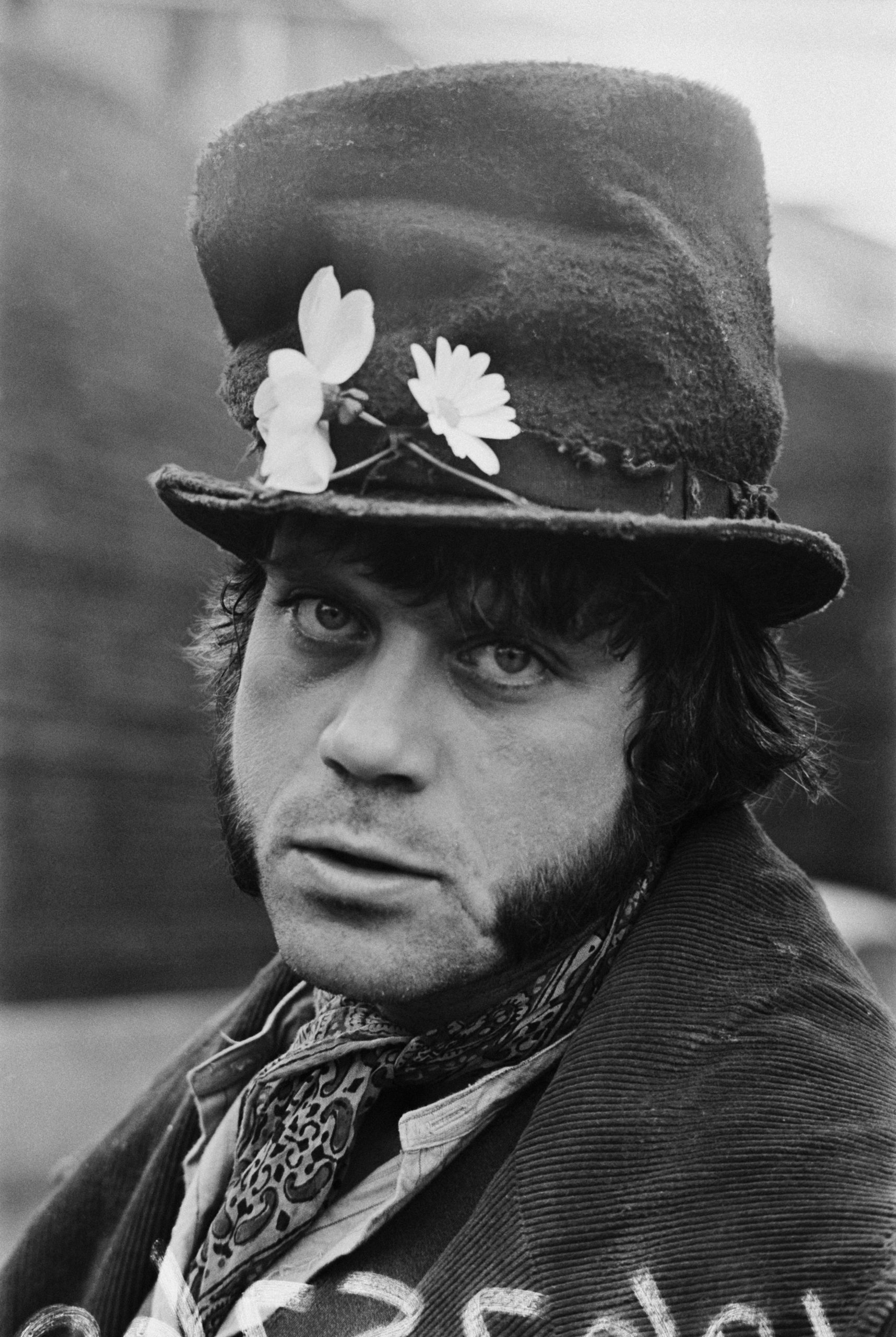 Oliver Reed photo 3