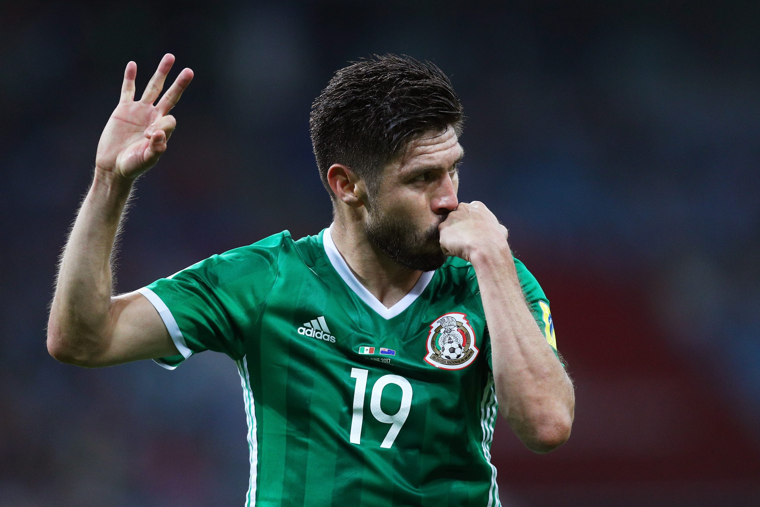 Oribe Peralta photo