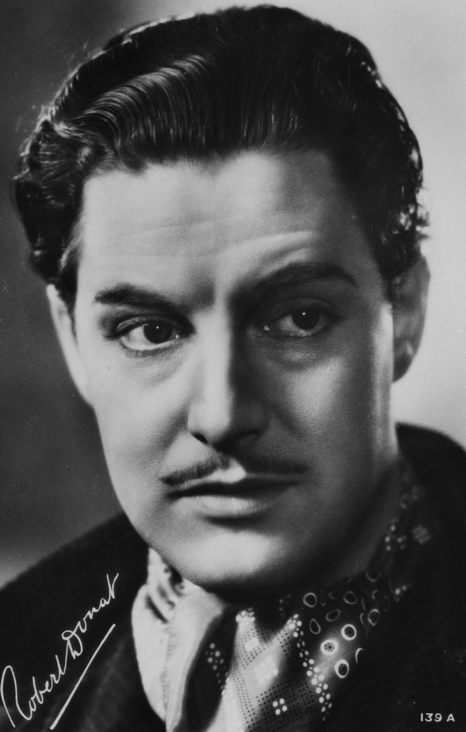 Robert Donat photo 2