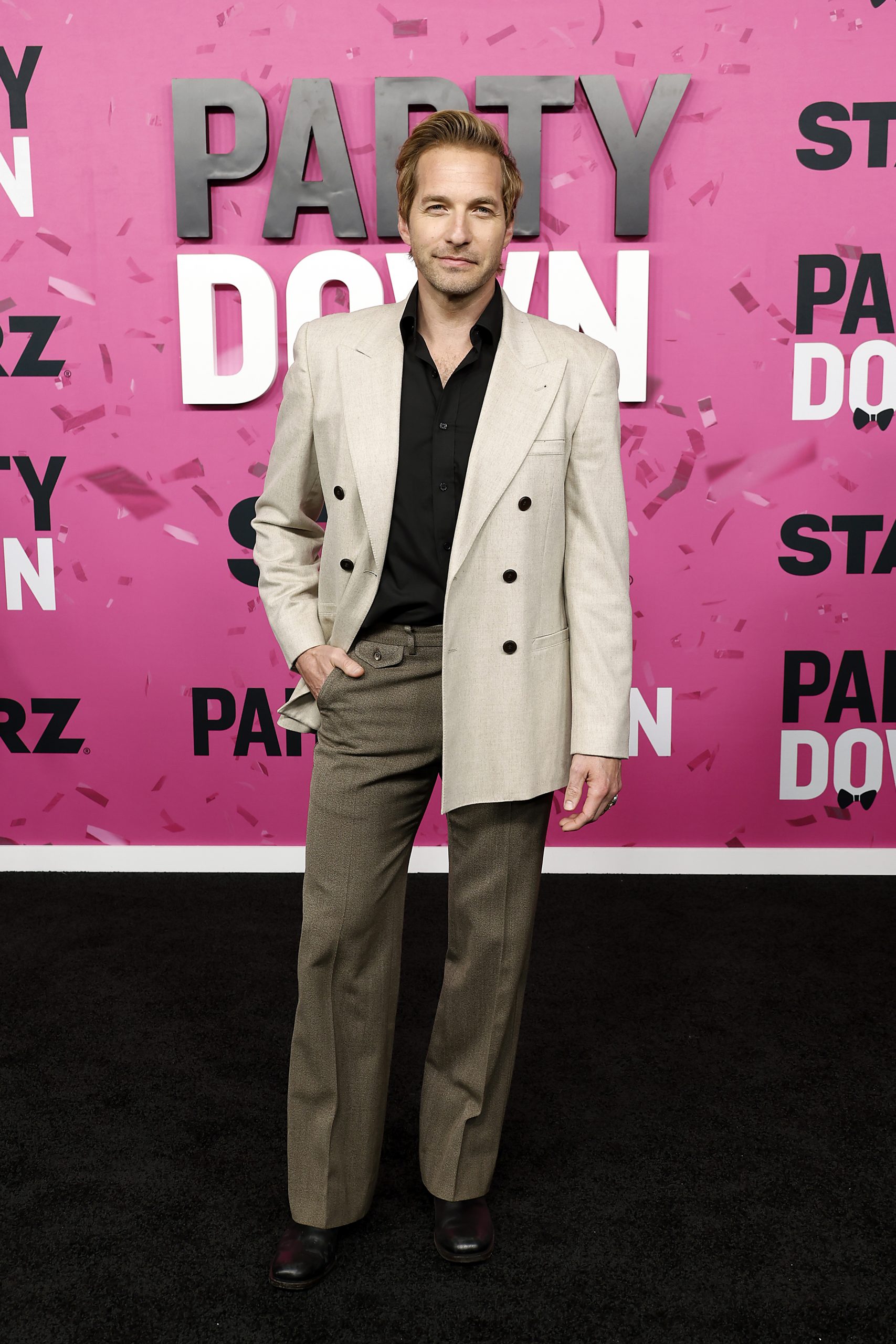 Ryan Hansen photo