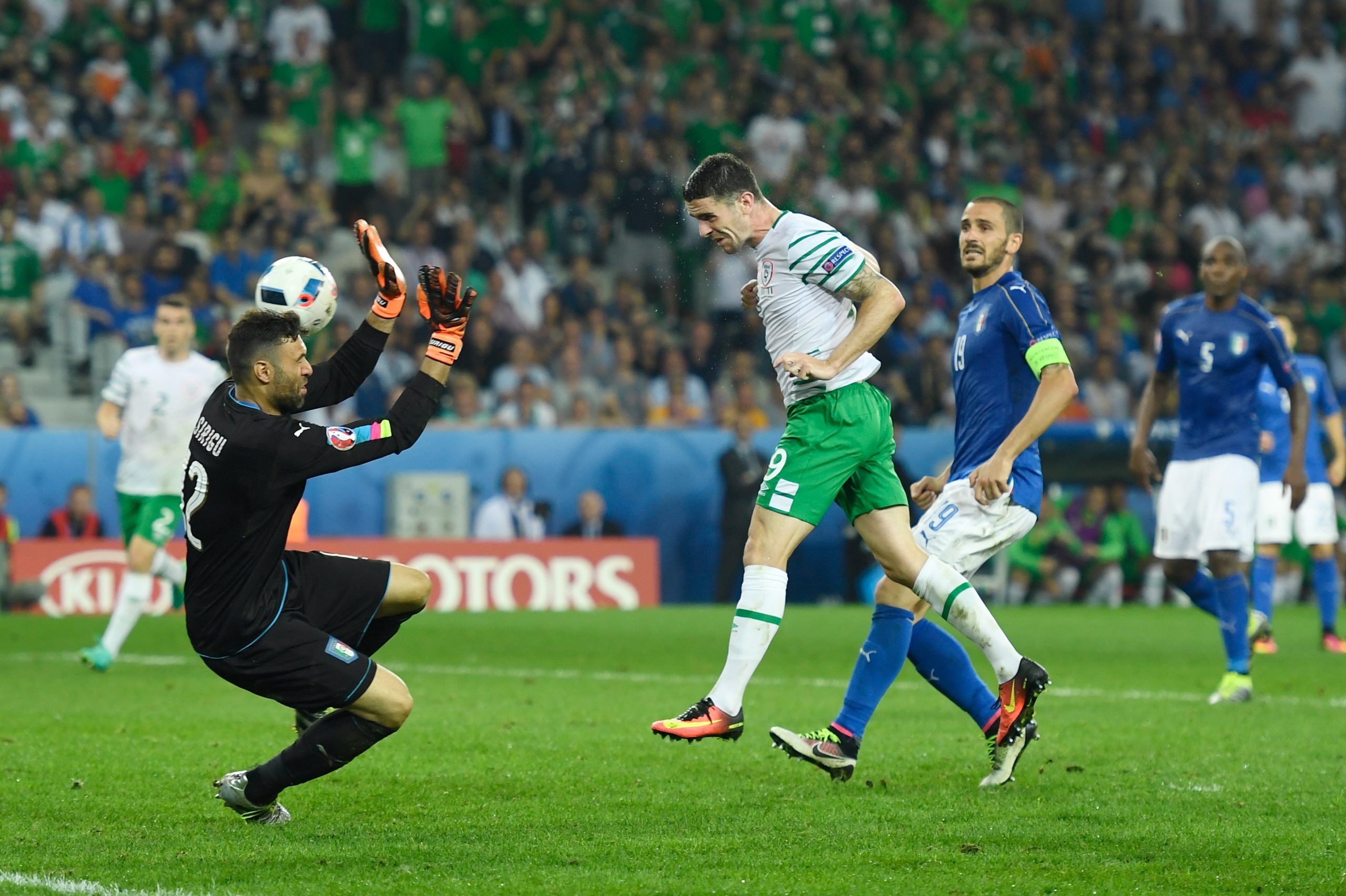 Salvatore Sirigu photo