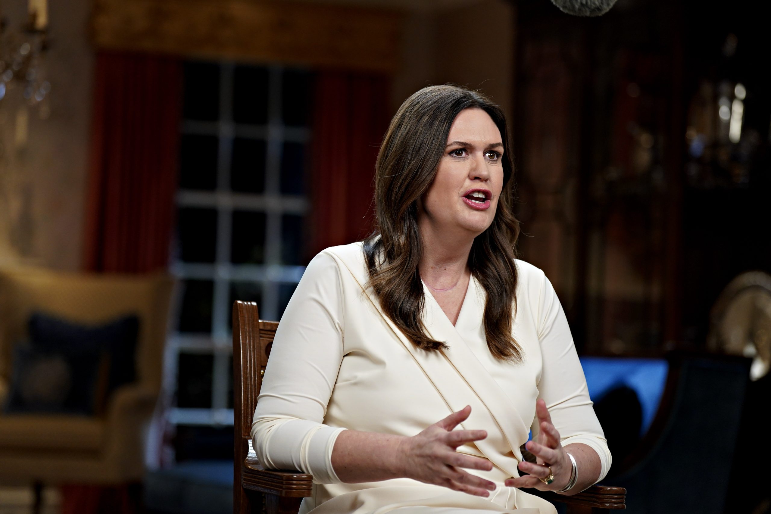 Sarah Sanders photo 3