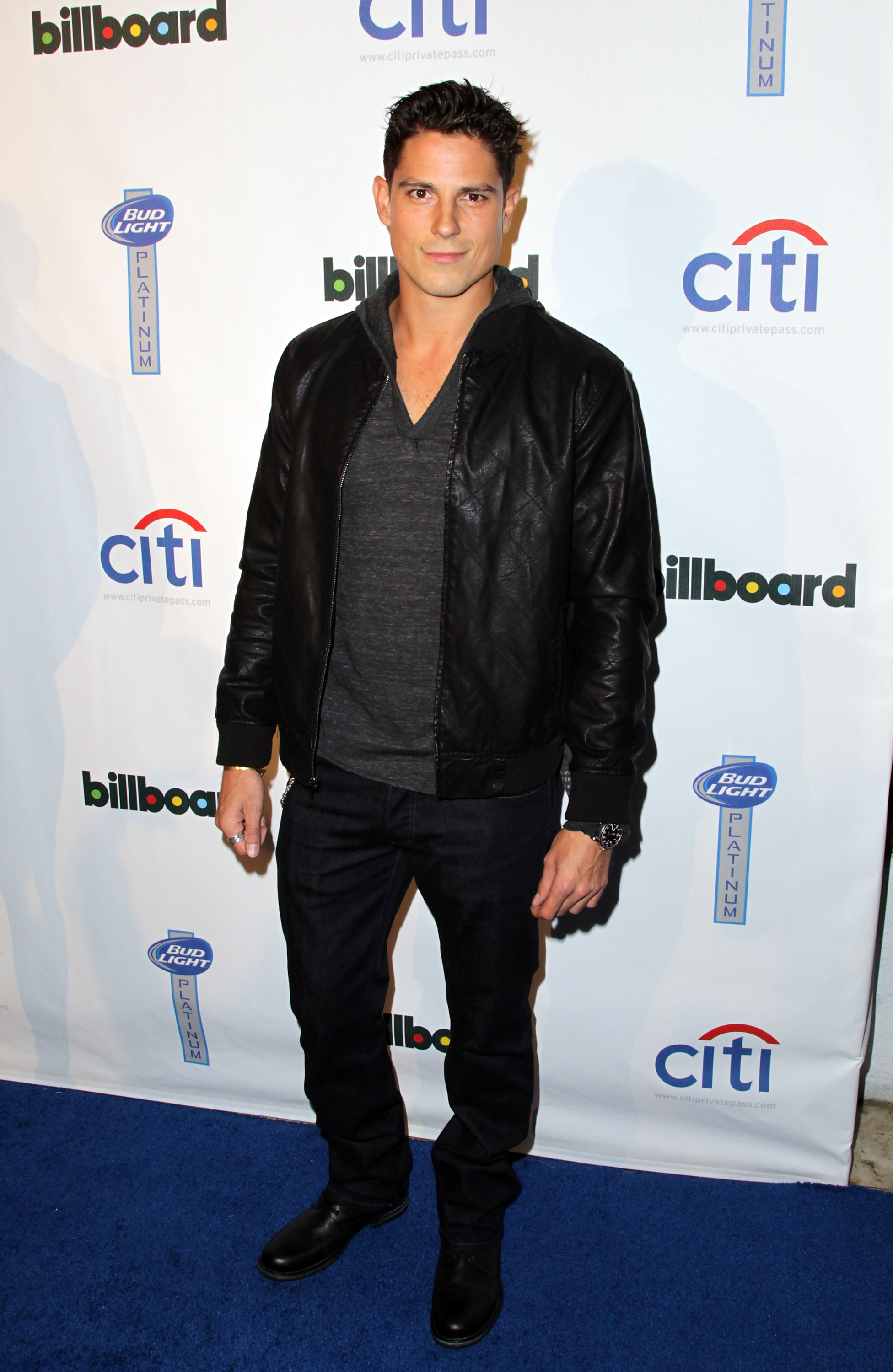 Sean Faris photo 3