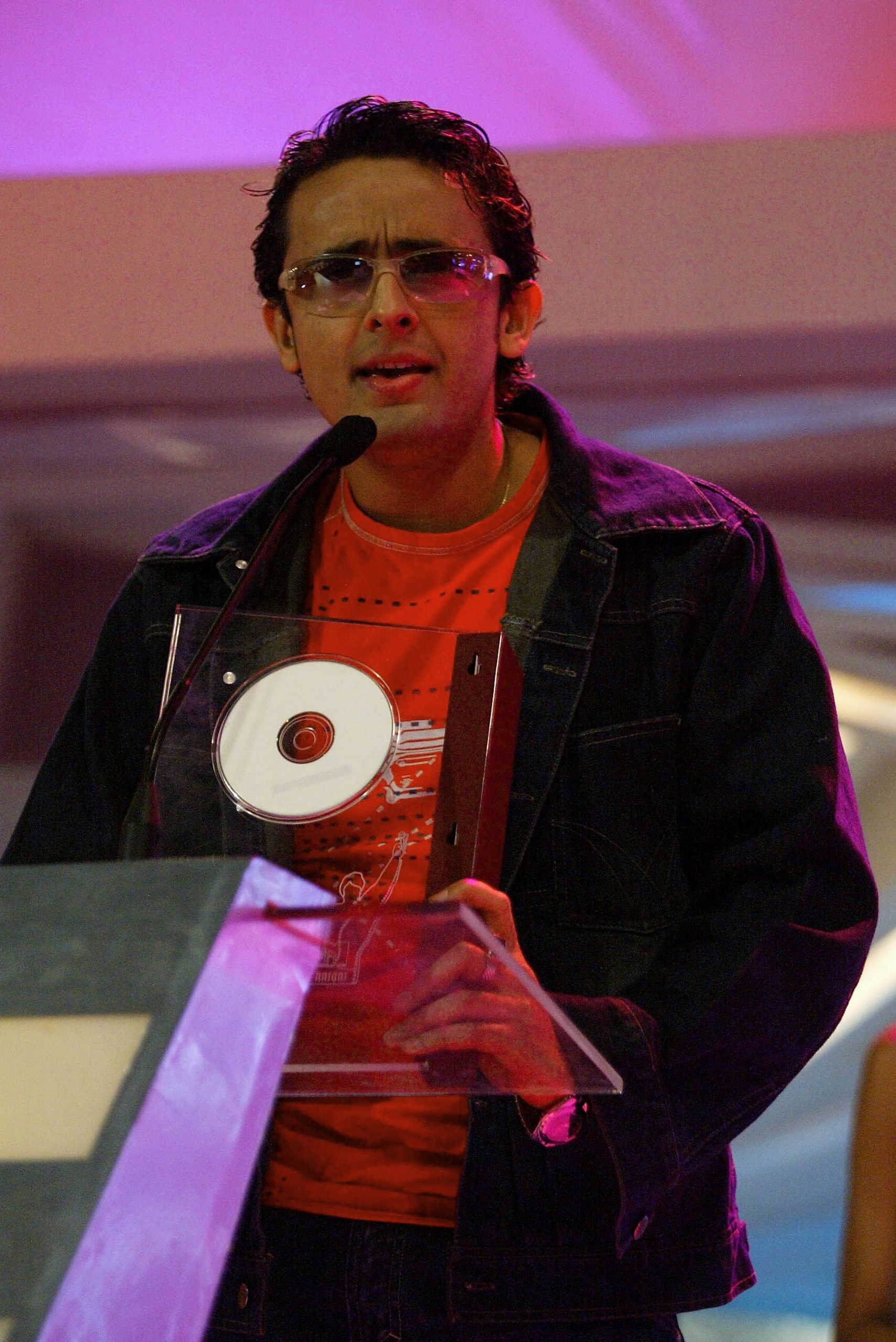 Sonu Nigam photo