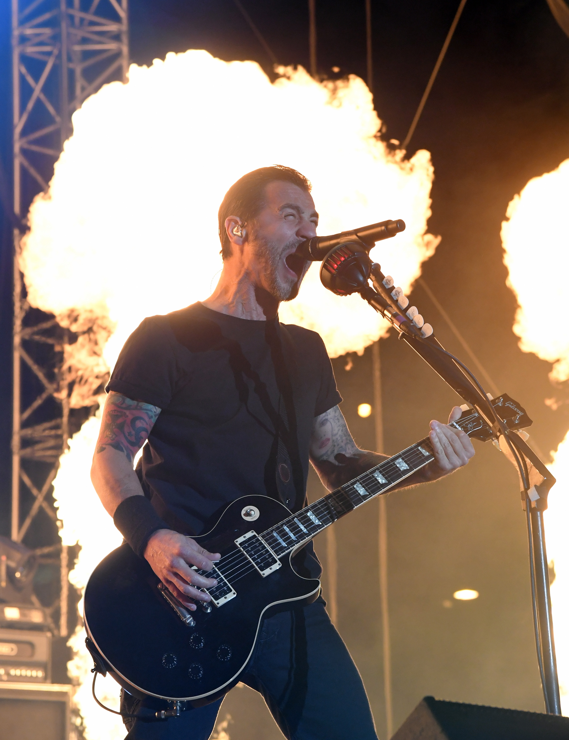 Sully Erna photo