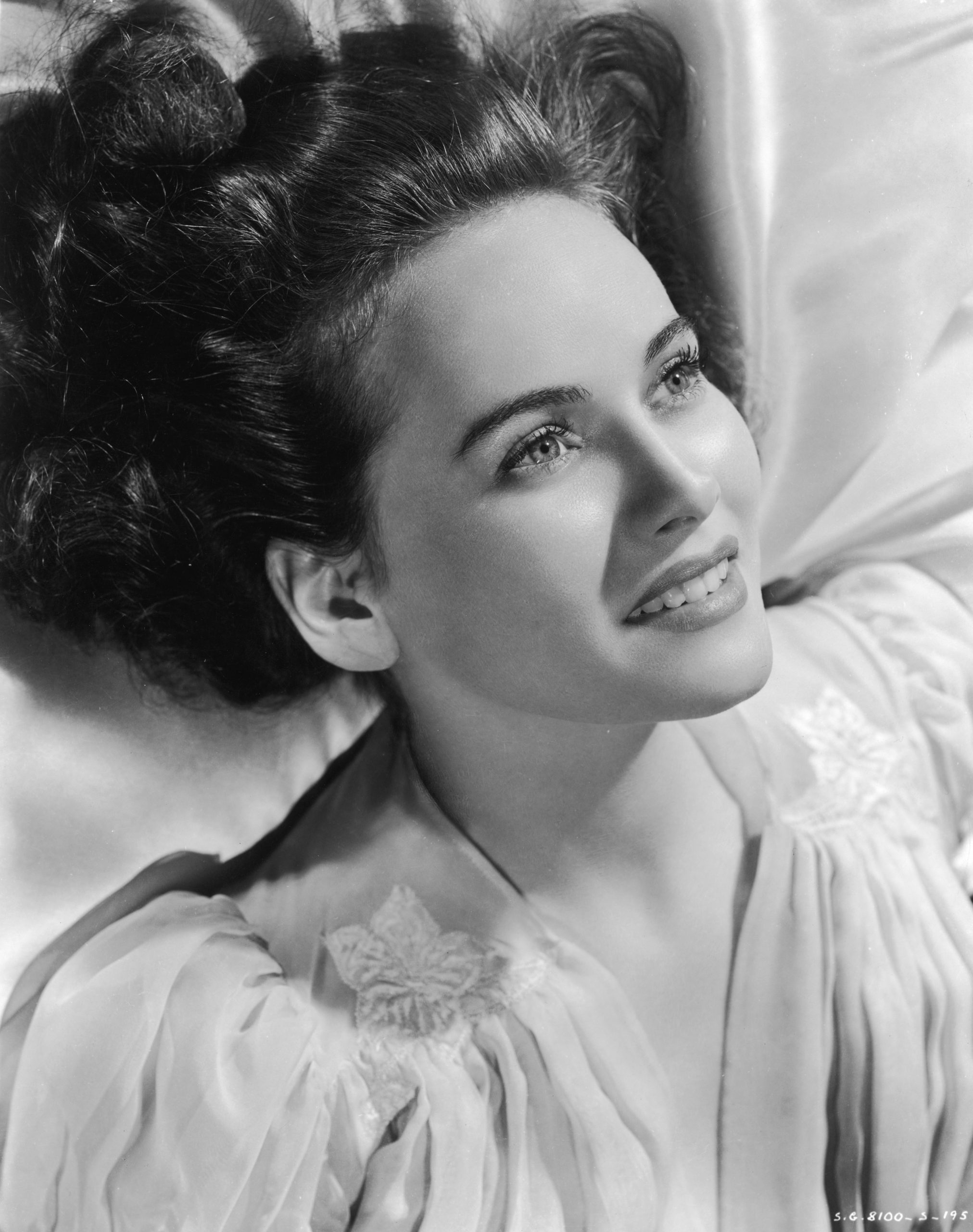 Teresa Wright photo 2